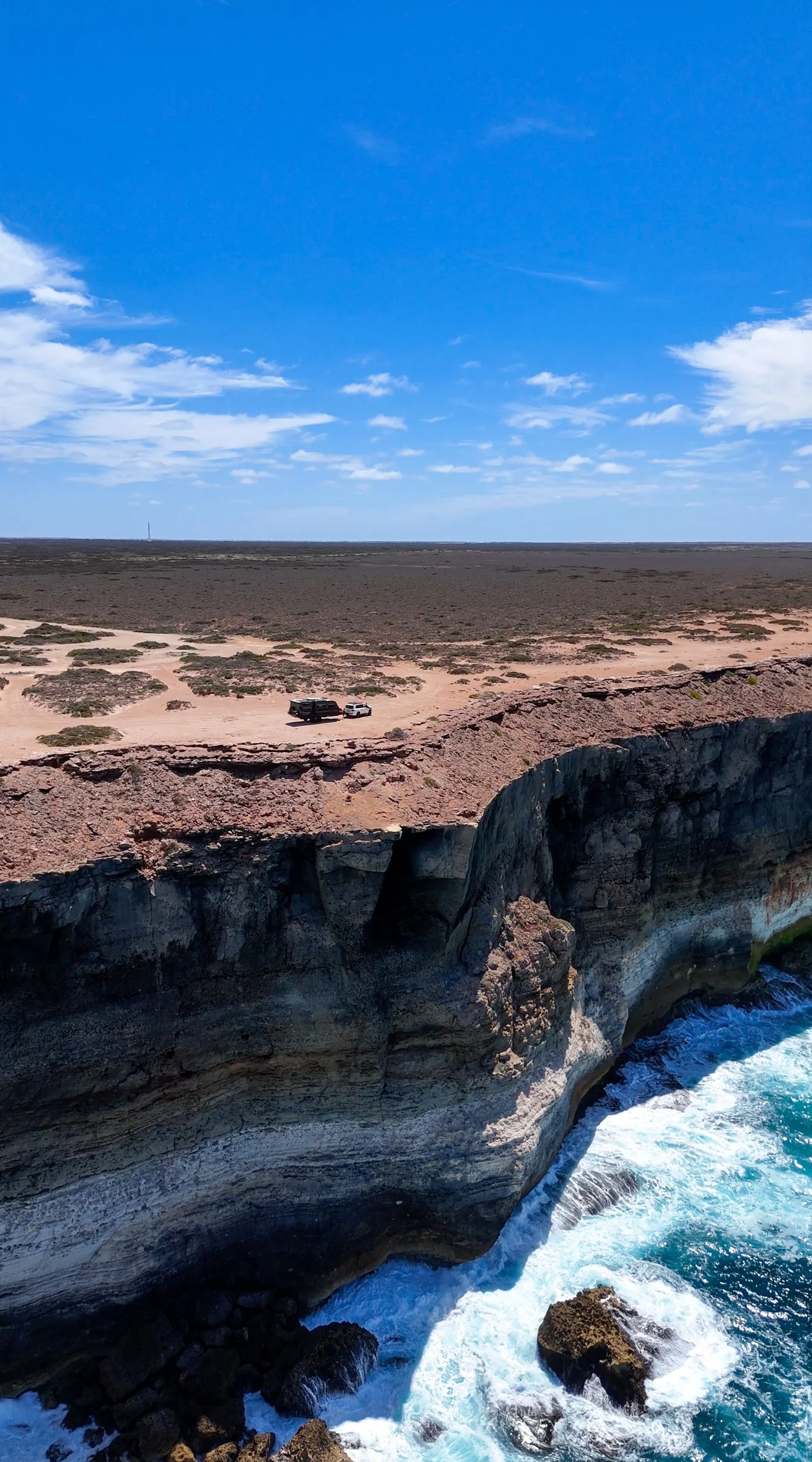 Caravan-on-bunda-cliffs.jpg