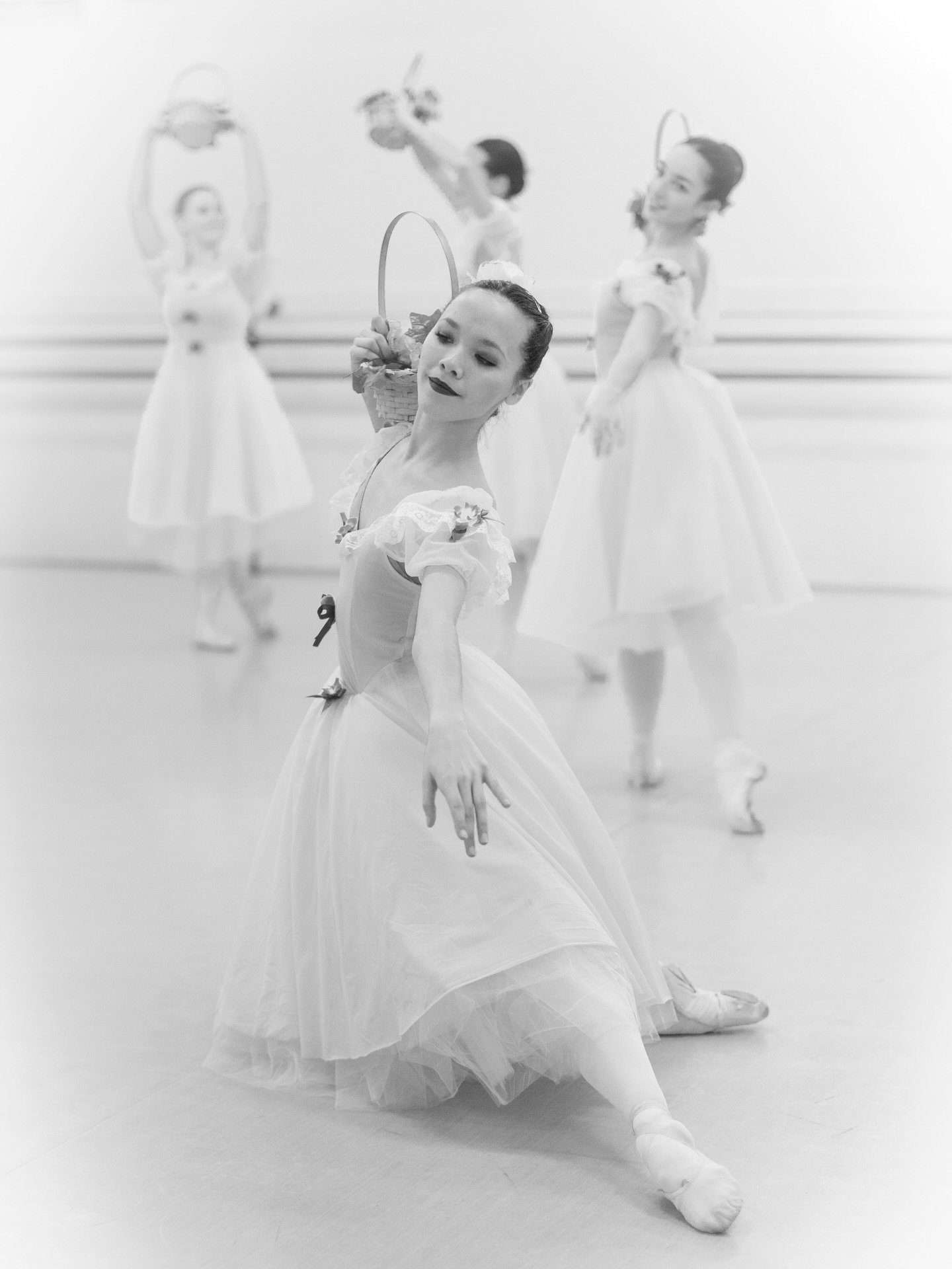 💐 GARLAND DANCE 💐

Little throwback to studio rehearsals at @russianchoreographic in preparation for their production of Sleeping Beauty 

#canonphotography 
#actionphotography 
#dancephotography