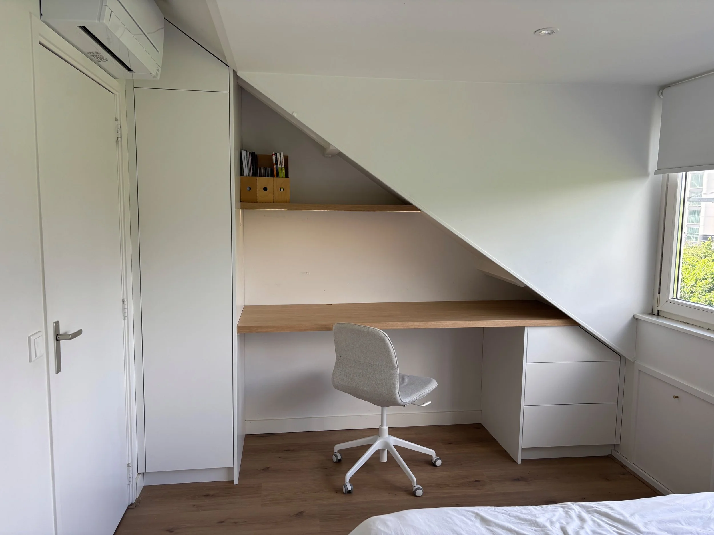 Bureau onder schuin dak in Naarden