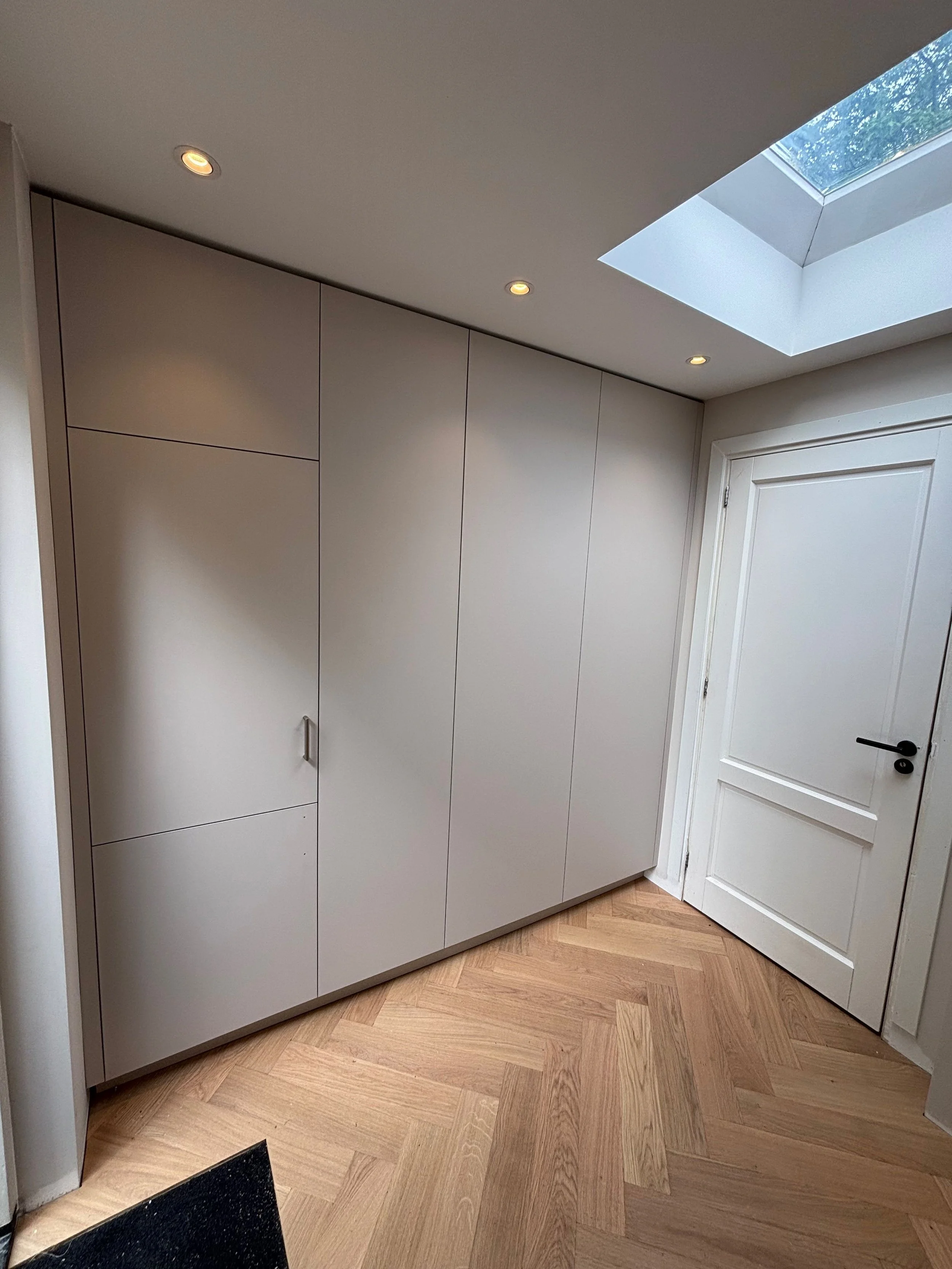 Wasmachine kastenwand in Laren met inbouw koelkast