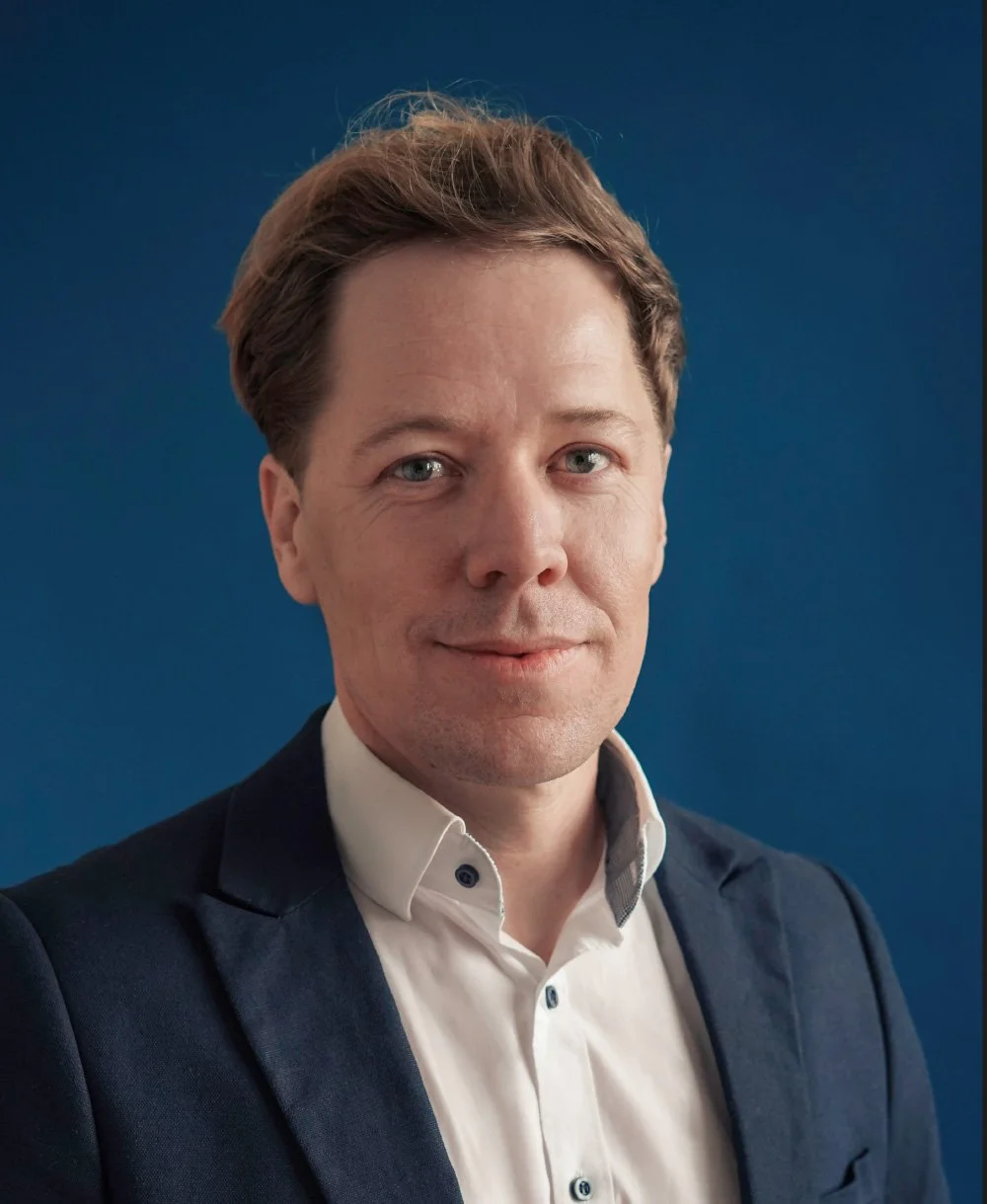 ELIAS SCHMID // Chief People Officer