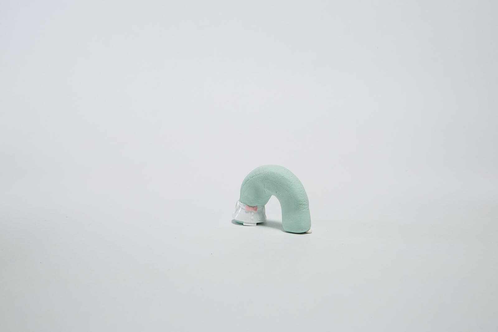 'Curiosity is not a dirty word' from "Under the weight of societal expectations" series, 2021. Soft polymer clay and dolls accessories - 7 x 4 x 3 cm