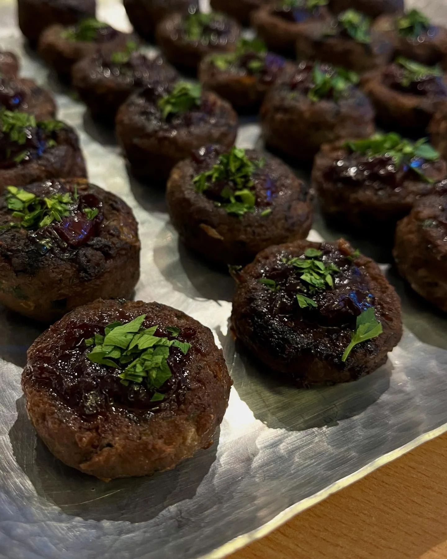 - Petits nids  de kabab bil karaz
(Kafta, sauce aux cerises noires)

- Mini manakiches au labn&eacute;, menthe, concombre, tomate cerise, sumac

- Aajjeh (omelette) de courgettes aux herbes dans de petits pains libanais

- Mini wraps aubergine, courg