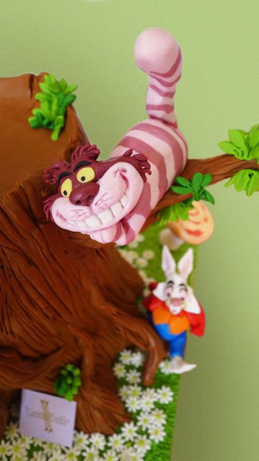 Alice_in_wonderland_cake_3-Karine_Zablit.jpg