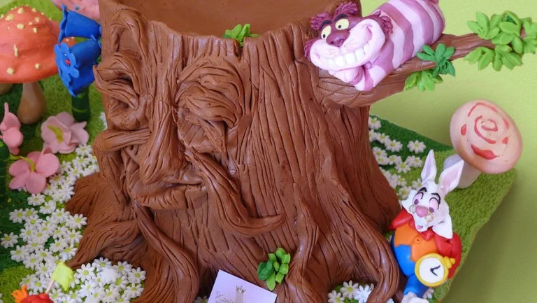 Alice_in_wonderland_cake_5-Karine_Zablit.jpg