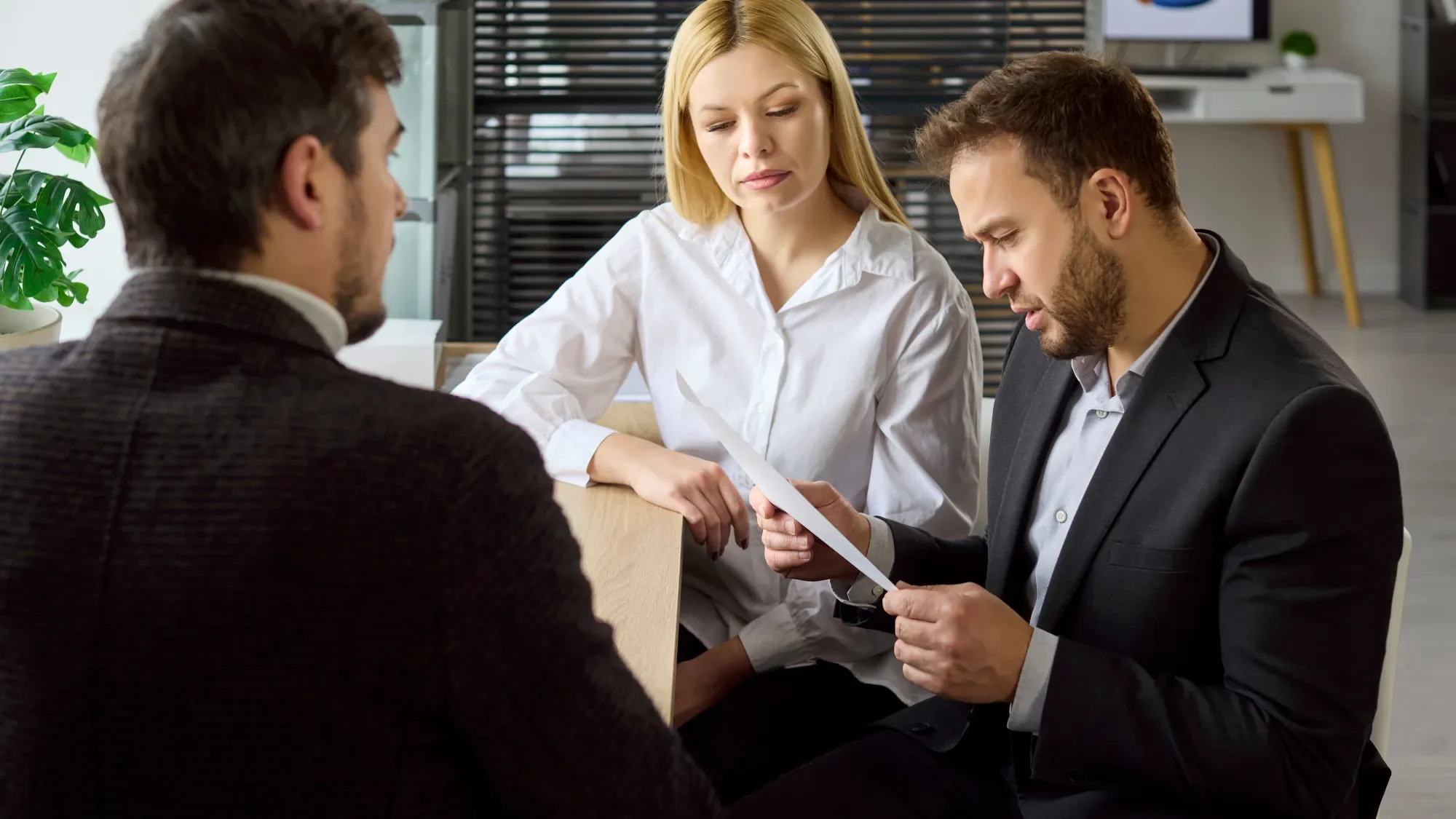 Mortgage Broker vs Bank: Which Is Better for Your Home Loan?