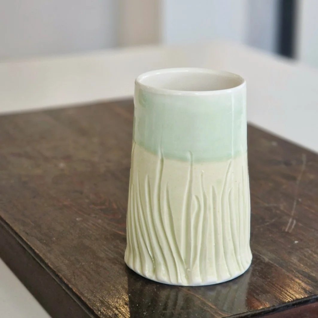 lys grøn vase.jpg