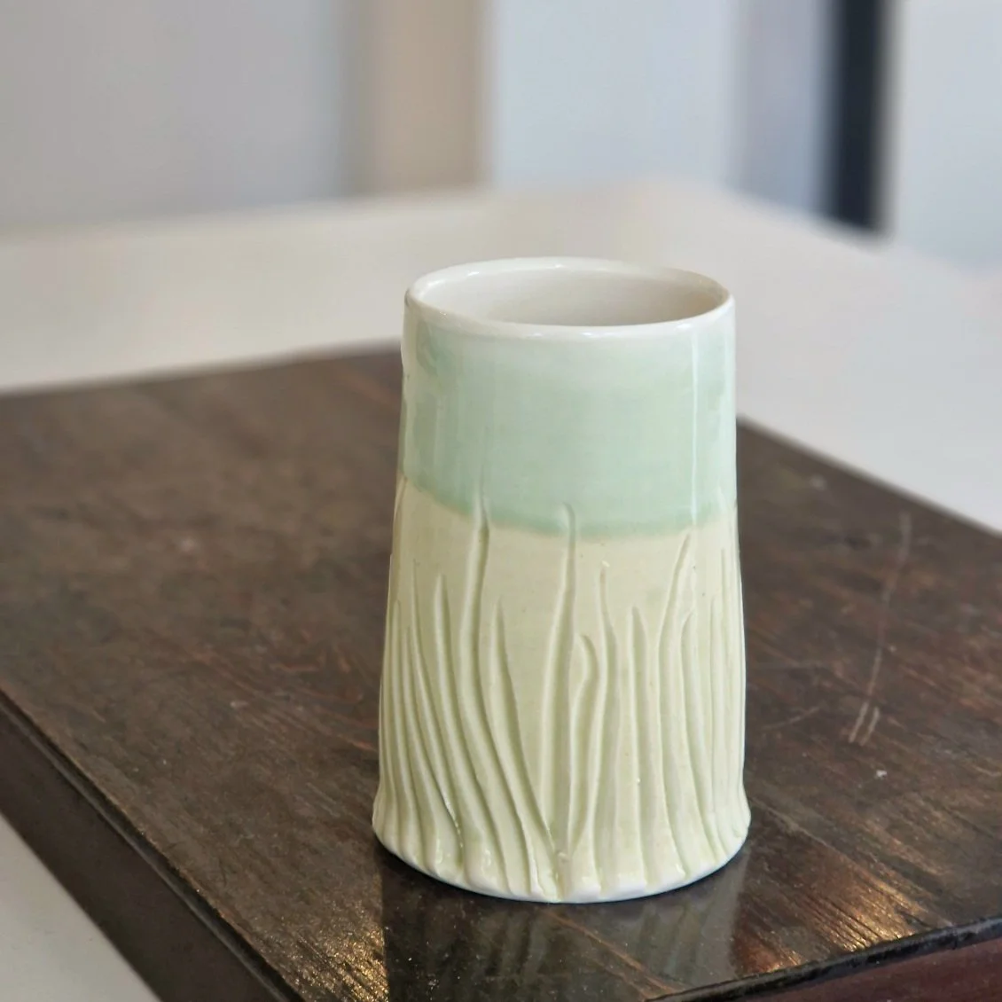 Lysegrøn vase.jpg