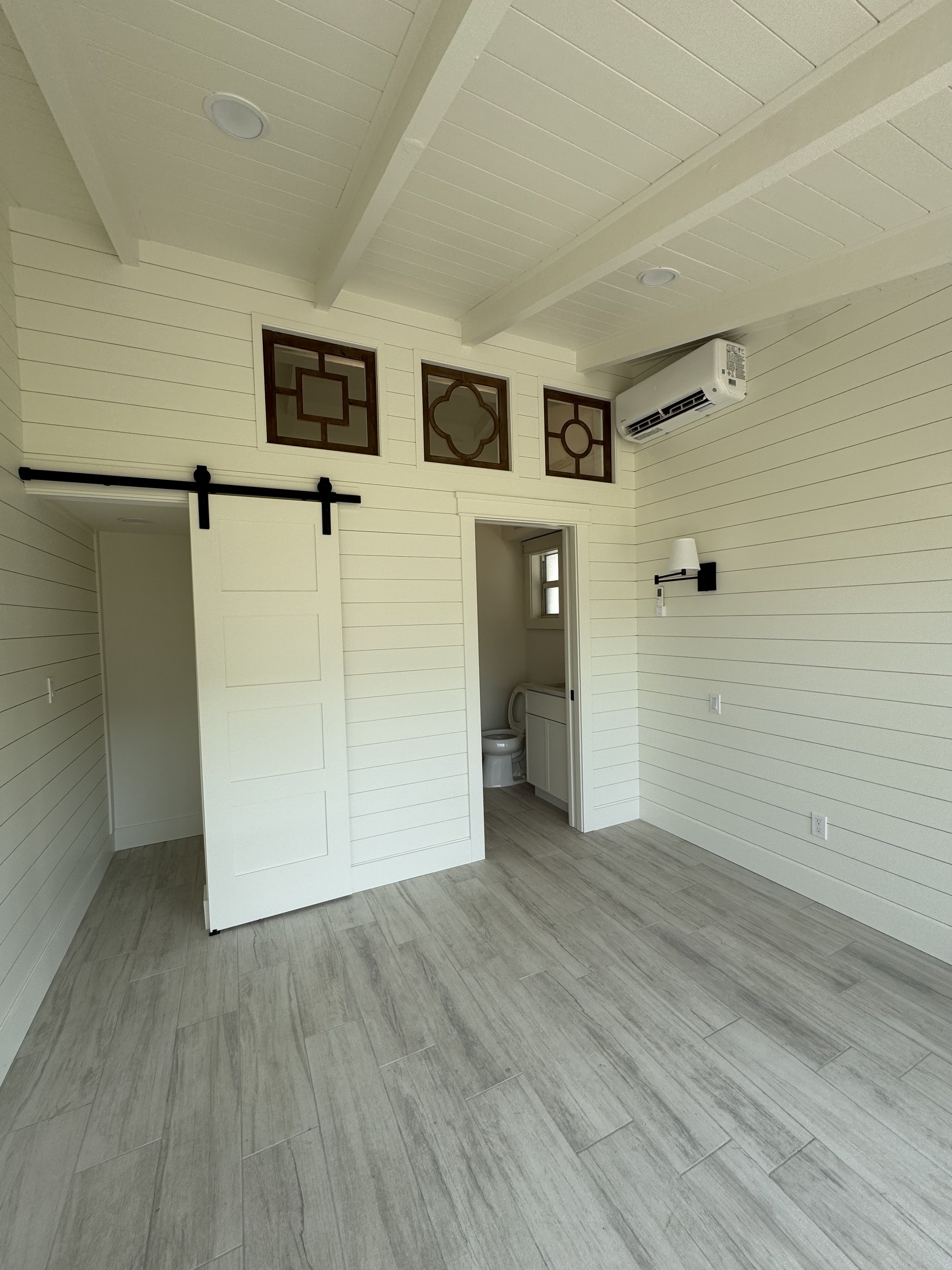 Pos-construction-cleanup-after-hurricane-renovation