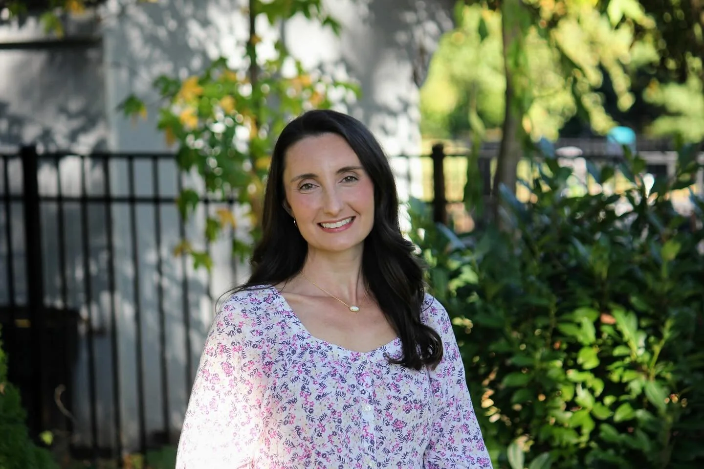 Introducing Katrina Brophy, MSW, LCSW 🩷

Katrina has experience working with teens, adults and families who suffer from a variety of issues including: anxiety disorders, mood disorders, body image issues, disordered eating, grief, school and social 