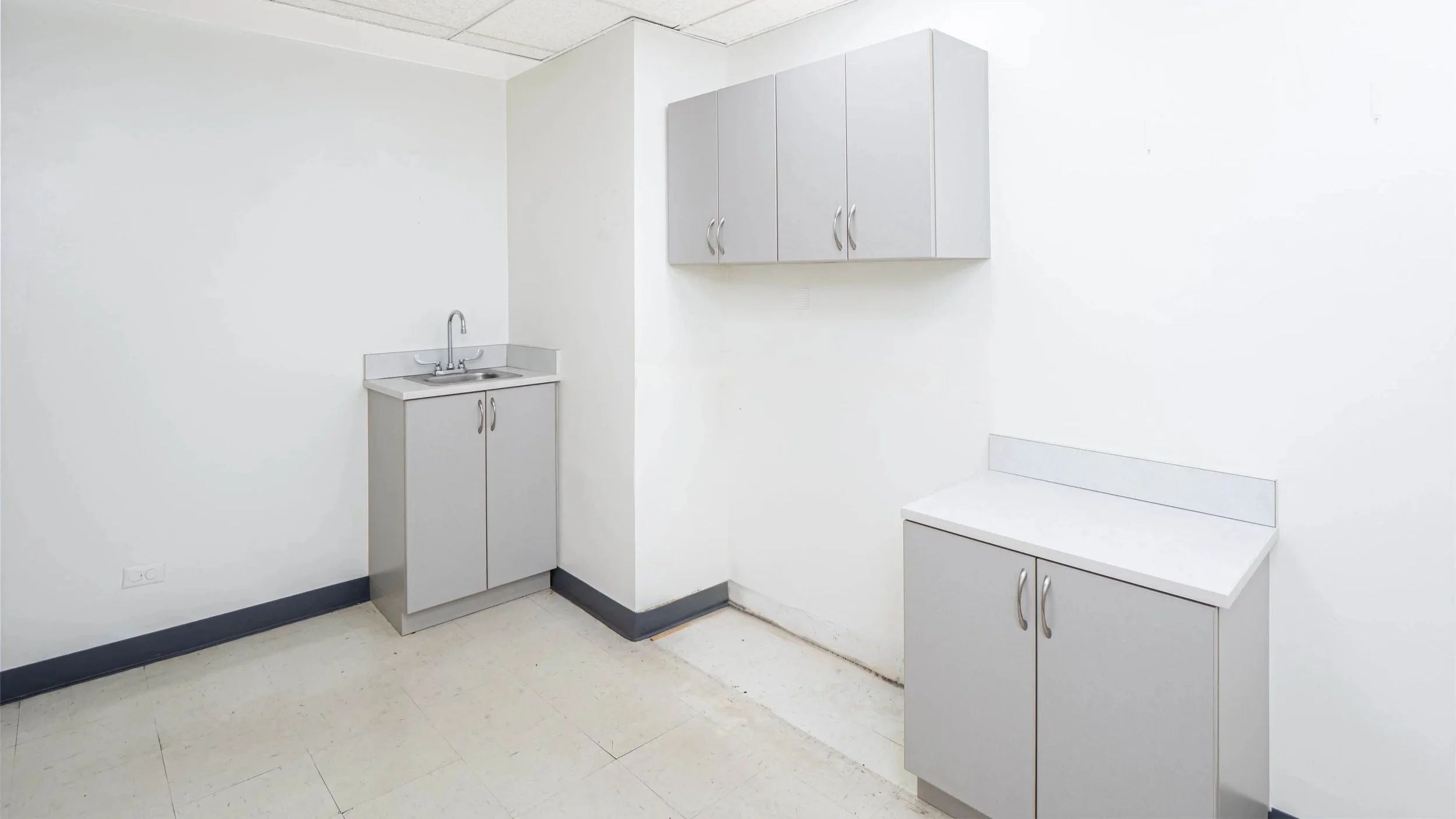 1050 Fifth Avenue, Suite 3