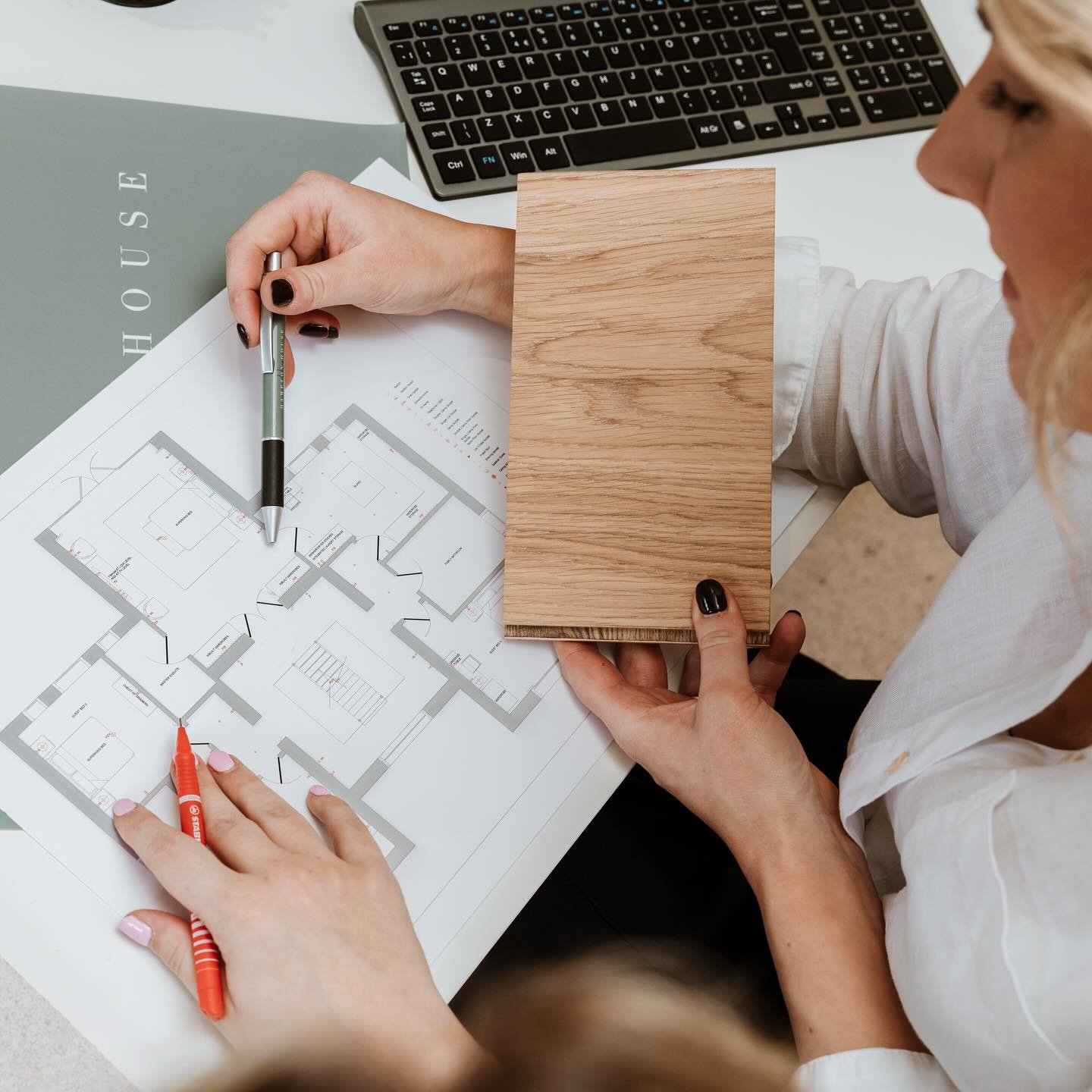 Analysing floor plans is one of our favourite parts of our role as Interior Designers. Pulling it all apart and piecing it back together until the perfectly functional and beautiful layout sticks. It can take many revisions of a plan to obtain the id