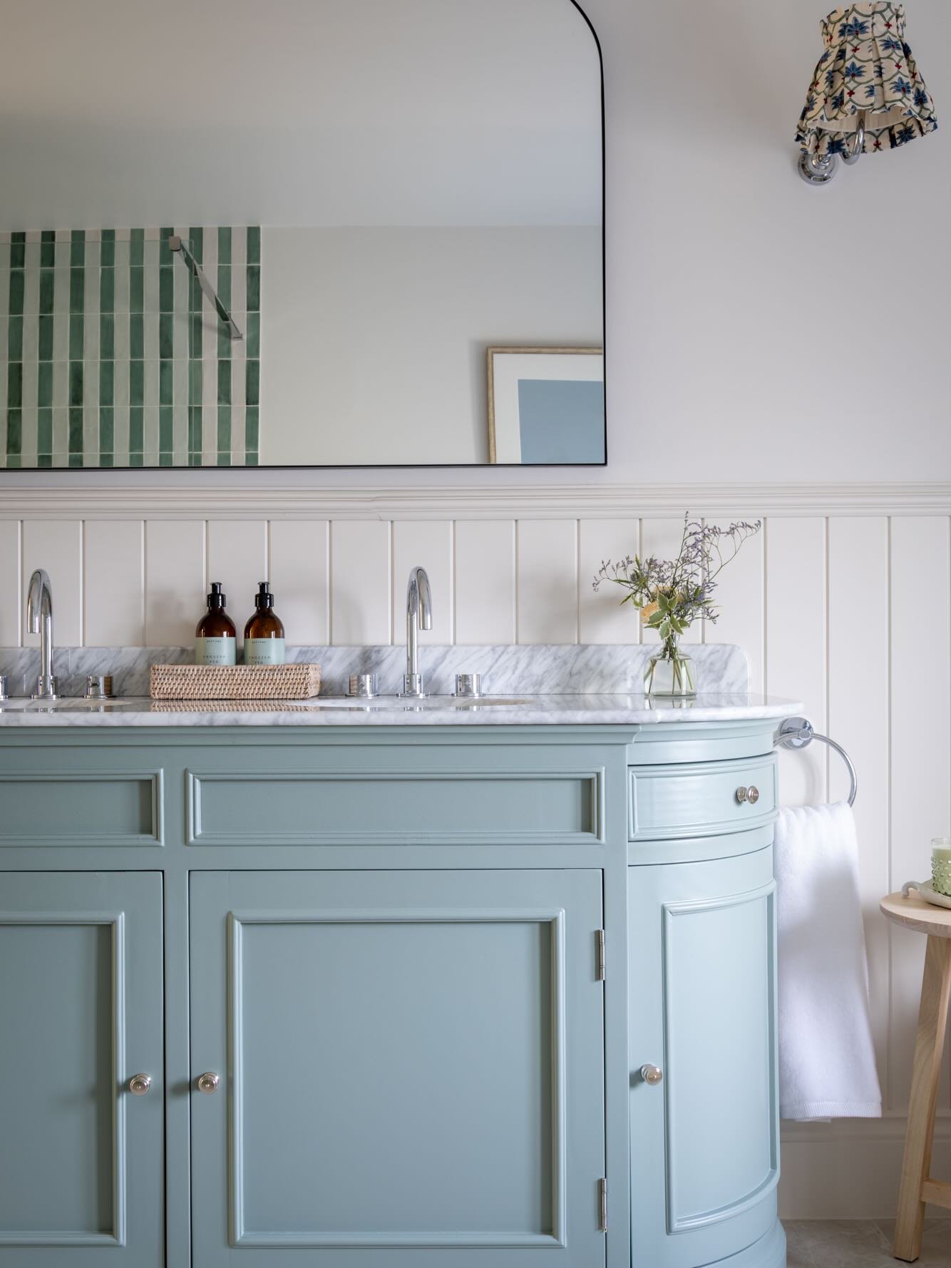 The year has started at full pace for the Hampton House team! With client meetings, scheming and sourcing for our exciting new projects. We are loving every moment 🤍🍃

Closing out the week with a glimpse of a recently completed family bathroom. The