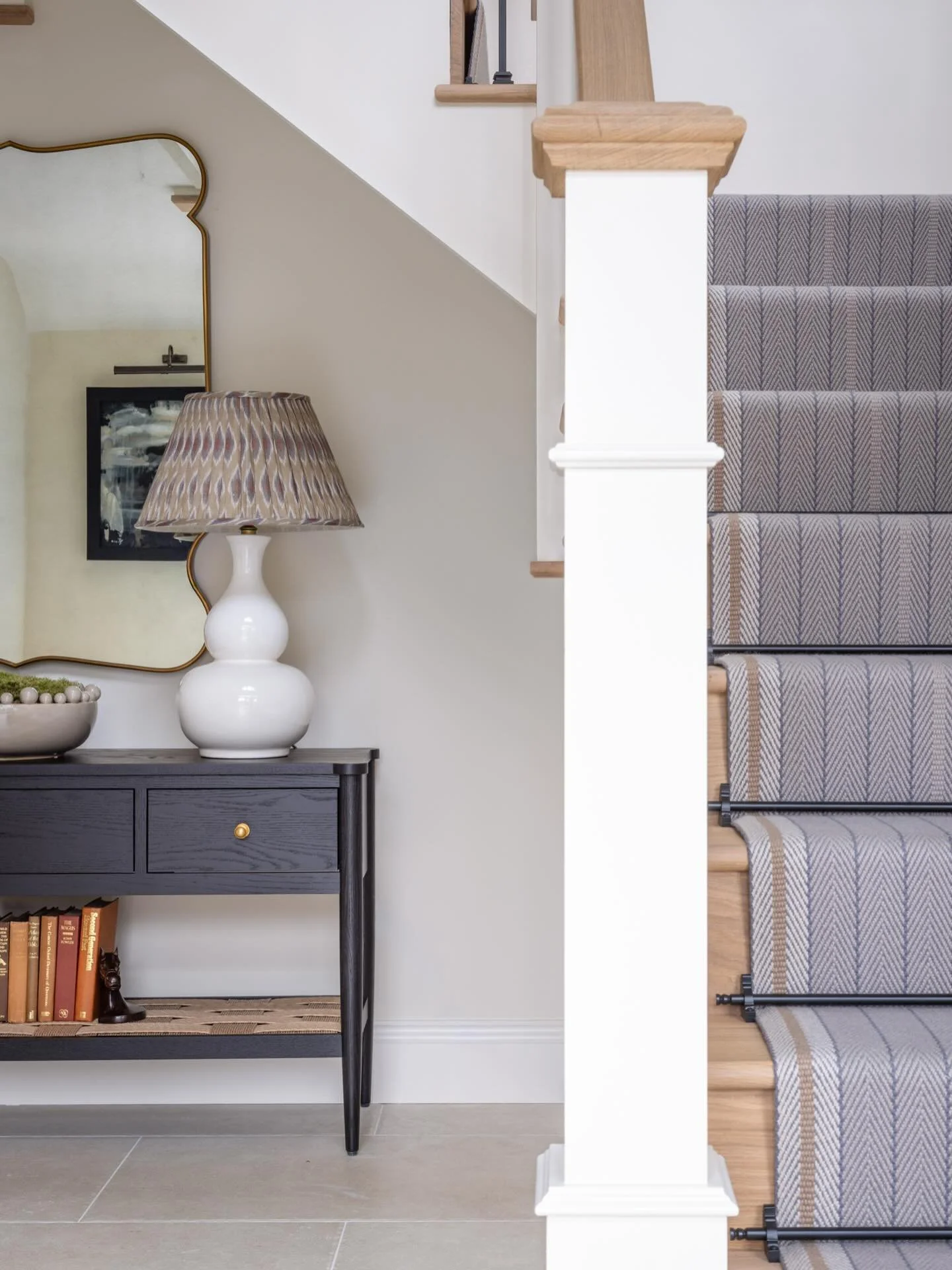We&rsquo;ve been busy through this rainy week with site meetings, designing &amp; deliveries ☔️✨ so it&rsquo;s lovely to pause and share one of our recent hallway moments.

For us, first impressions really do matter 🤍
This calm space pairs soft neut