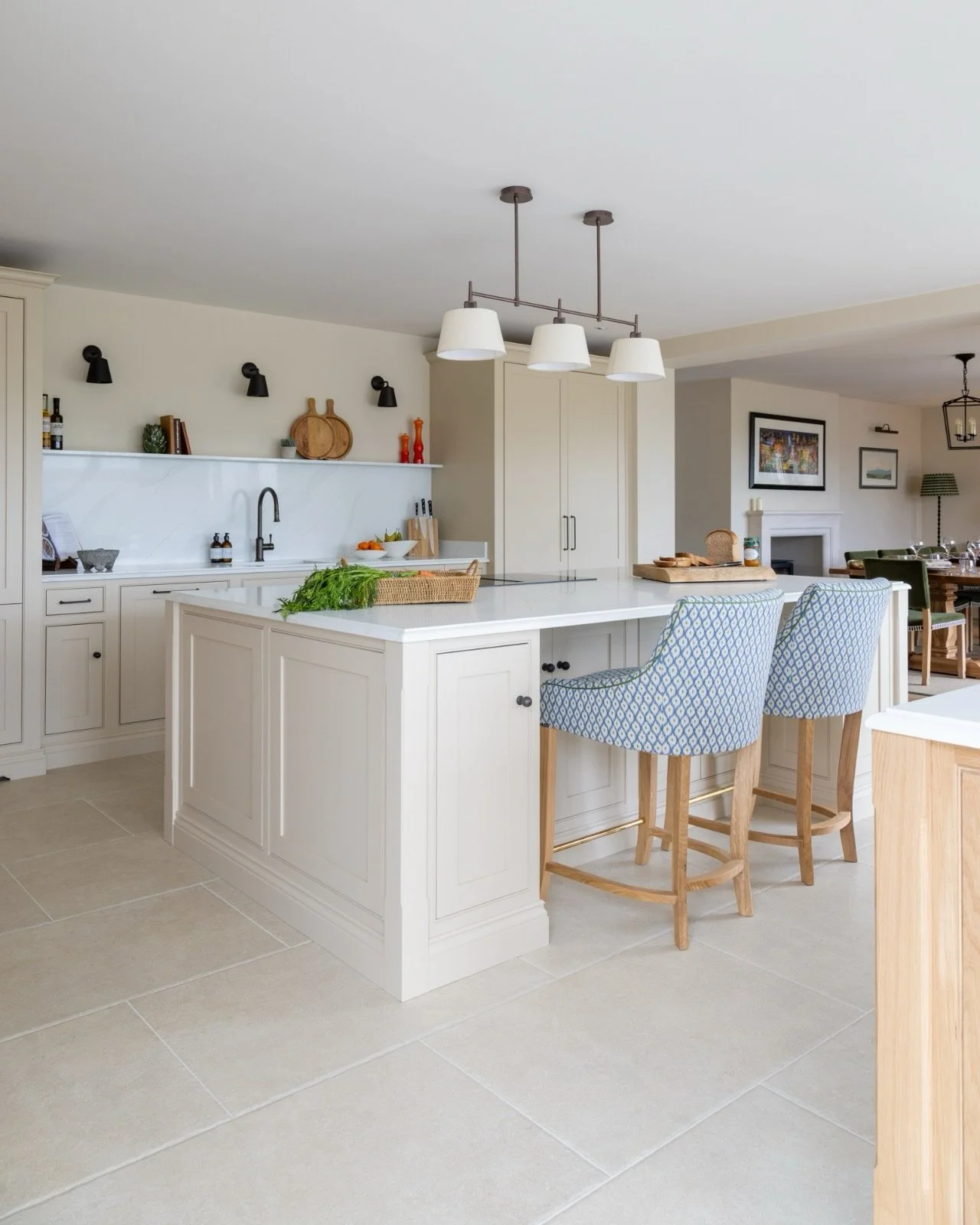 We loved personalising every element of this space to make it feel truly special. 🤍 

From the bespoke cabinetry to the custom bar stools upholstered in a beautiful, statement making pattern, every corner was thought out. We topped the island with a