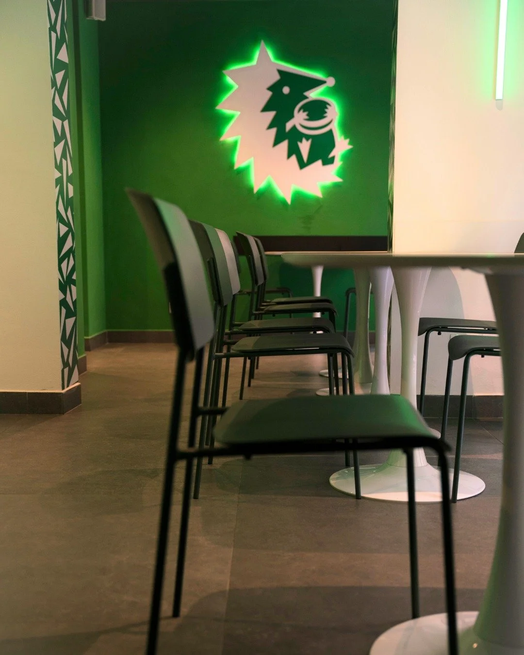 Riccio's-Smashburger-and-Fries-interior-design-project_led-lamp