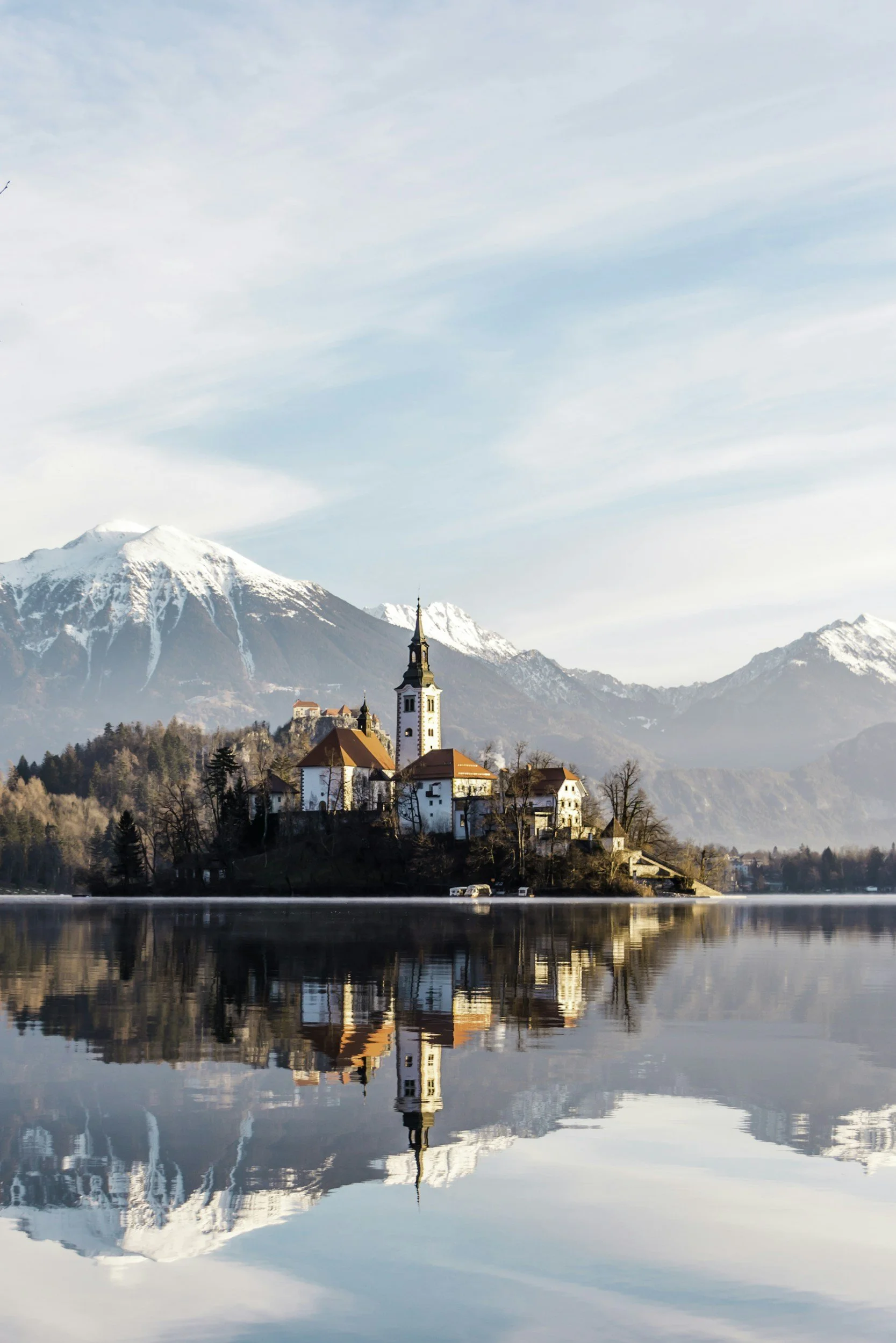 Meer in Slovenië met kerk op eiland