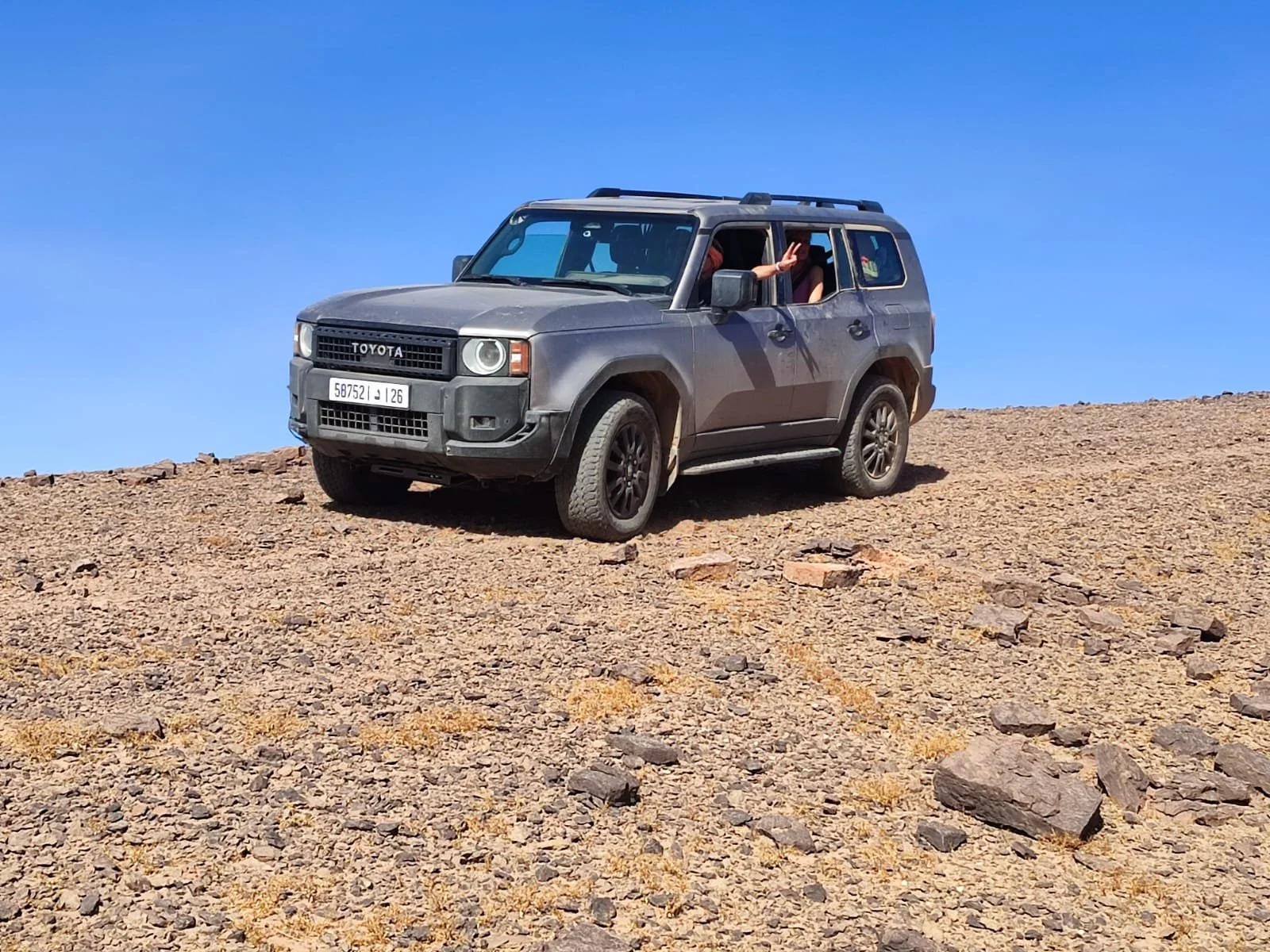 Toyota Land Cruiser in Marokkaanse woestijn