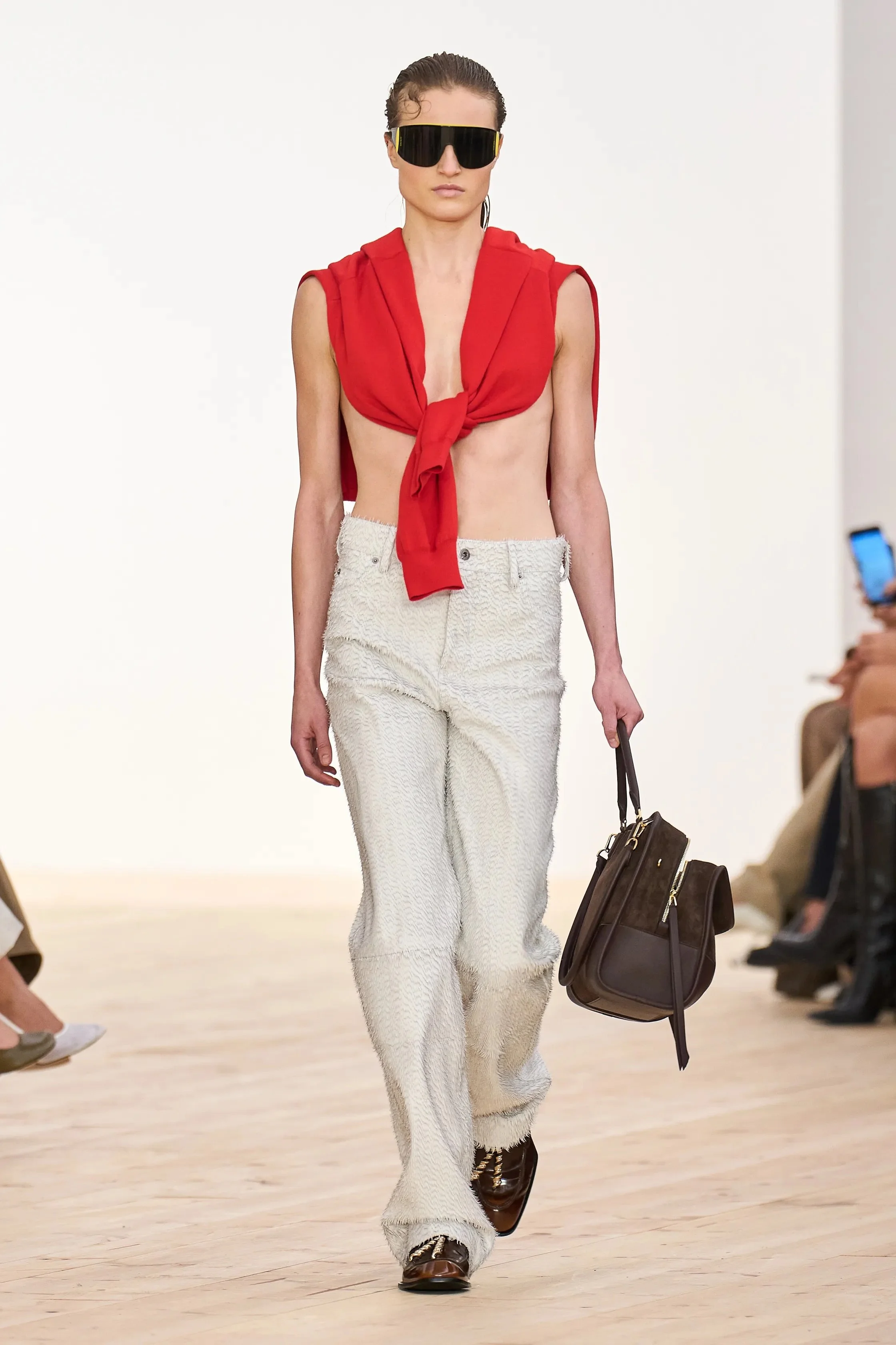 00002-loewe-spring-2026-ready-to-wear-credit-gorunway.jpeg