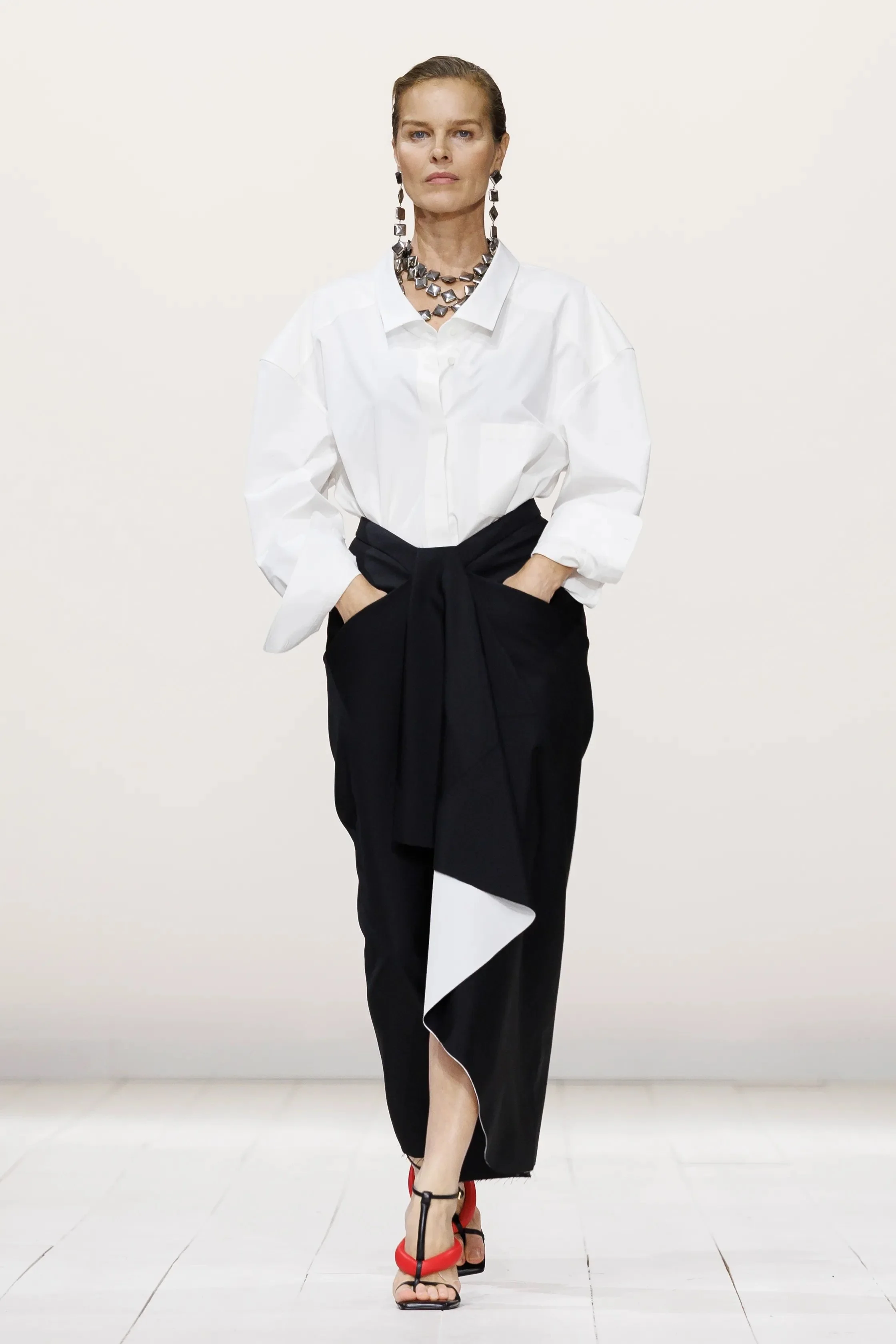 00006-givenchy-spring-2026-ready-to-wear-credit-brand.jpeg