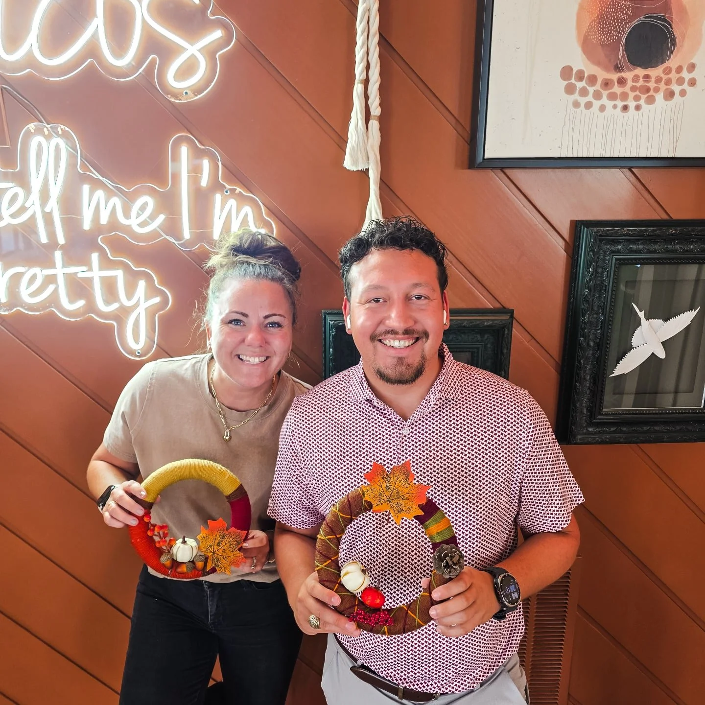 Proof we can wield a hot glue gun responsibly&hellip; kinda. 🎀🧵🍂
Wreath-making pop up is live in the Resident Lounge&mdash;come &amp; go, 20 bases only (while they last). BYO ribbon/florals if you wanna make it extra. ✂️🔥

#StillwellAtAveryCentre