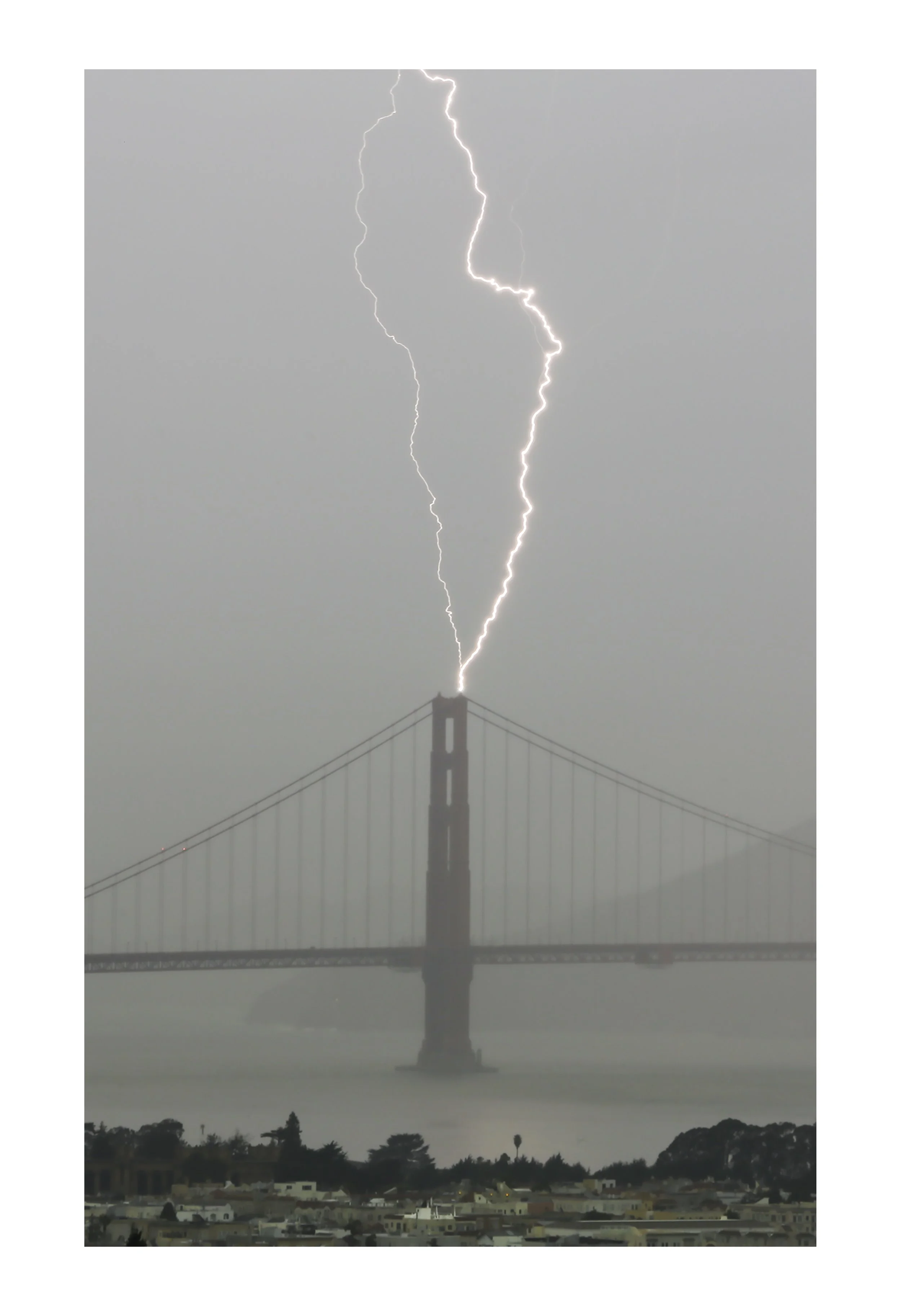 Golden Gate Bridge Lightning Strike. Nov. 9th, 2015.