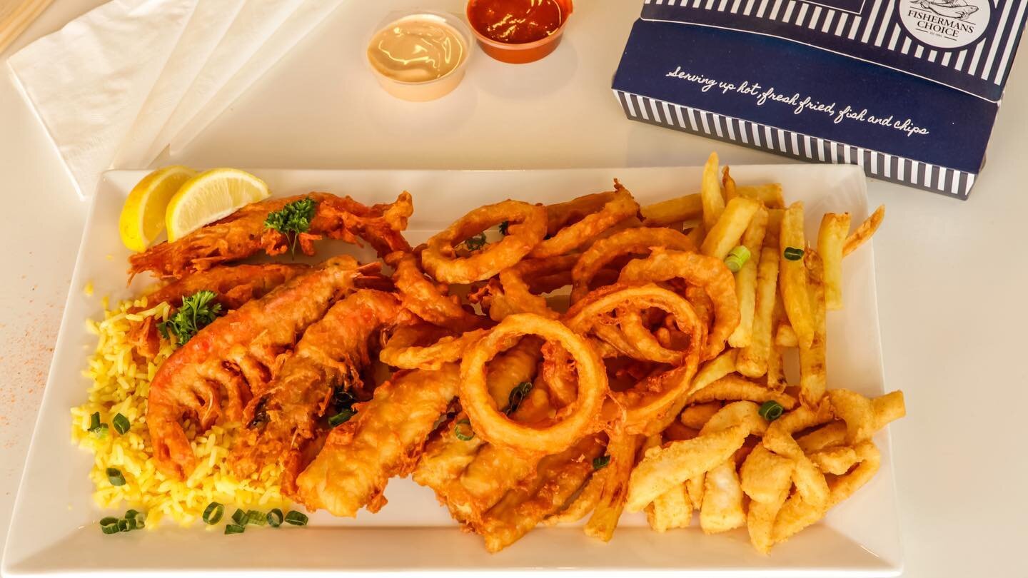 Have you tried our delicious mixed box? 🤤 Perfect for sharing with the whole family or if you&rsquo;re extra hungry 😉 🎣 Available through our amazing delivery partners, or come on down and visit us at the V&amp;A Waterfront Foodcourt🎡⛴
Catch you 