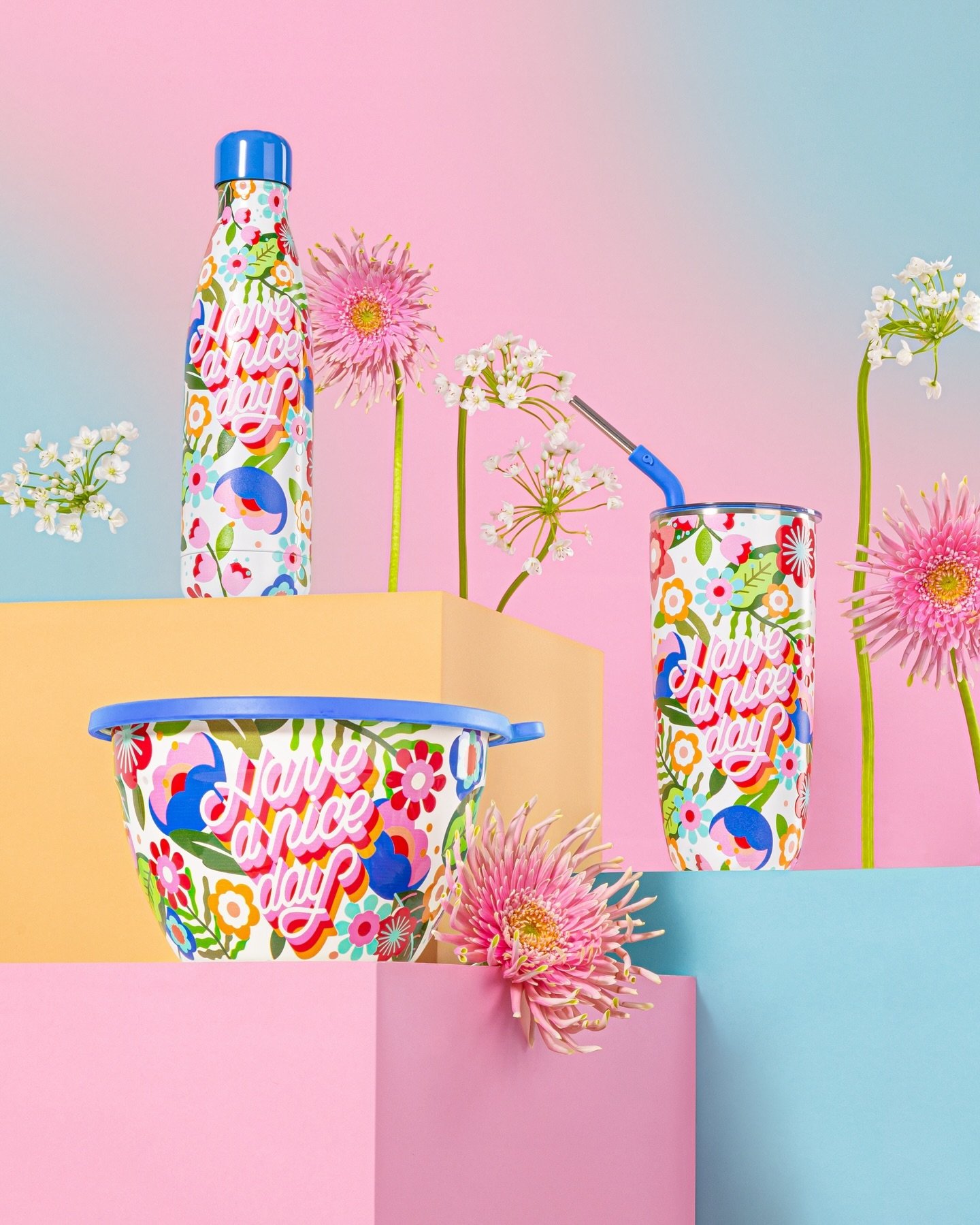 Soft &amp; Springy shot for @swellbottle x @haveanicedayy_ collab 🌼🌷🌸

.
.
.
.
#productphotography #stilllife #commercialphotography #studiophotography #spring #colorfulphotography, photo studio, creative content agency, advertising photography, s