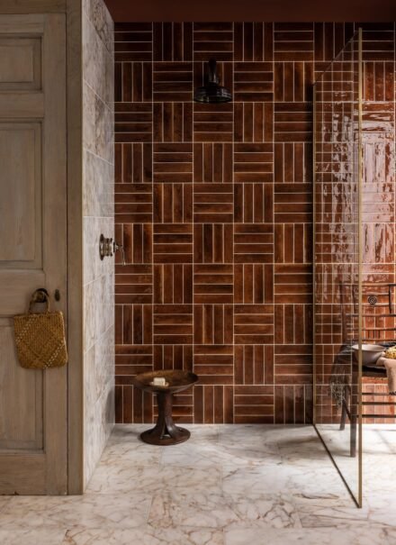 Hoxton-Toffee-Gloss-Porcelain-Arabescato-Gold-Honed-Marble-Web-Resolution-6-440x0.jpeg