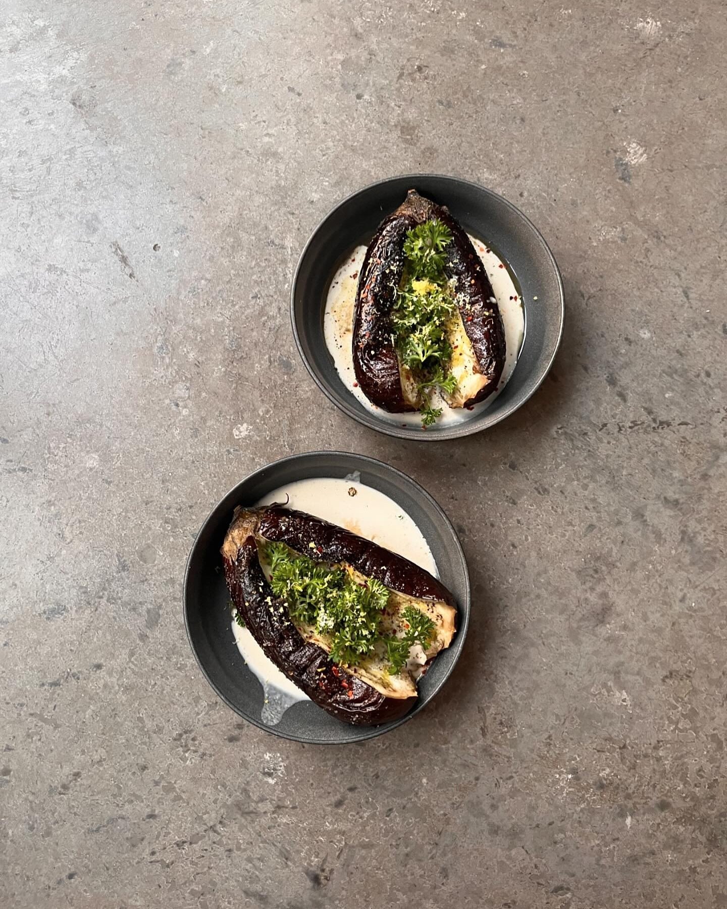 Charred eggplant dip with tahini &amp; sourdough made by our friend @brynaea using our 2023 Saca Sabella Farms olive oil 🫒🕊️