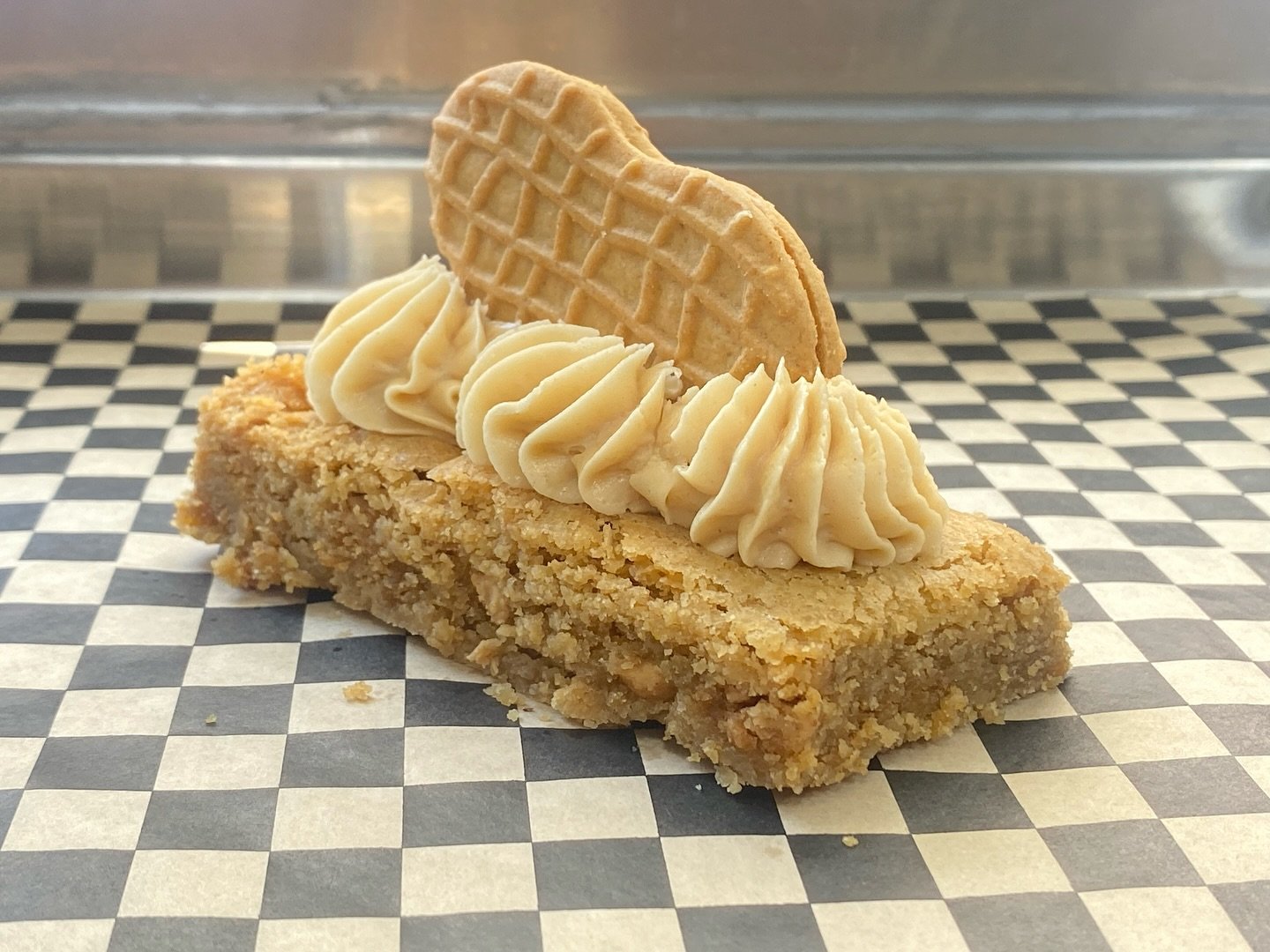 🥜 The Nut Job Blondie 🥜 Our blondie with peanut butter morsels and Nutter Butter &reg;️ pieces throughout. Topped with peanut butter buttercream and a Nutter Butter &reg;️ cookie.