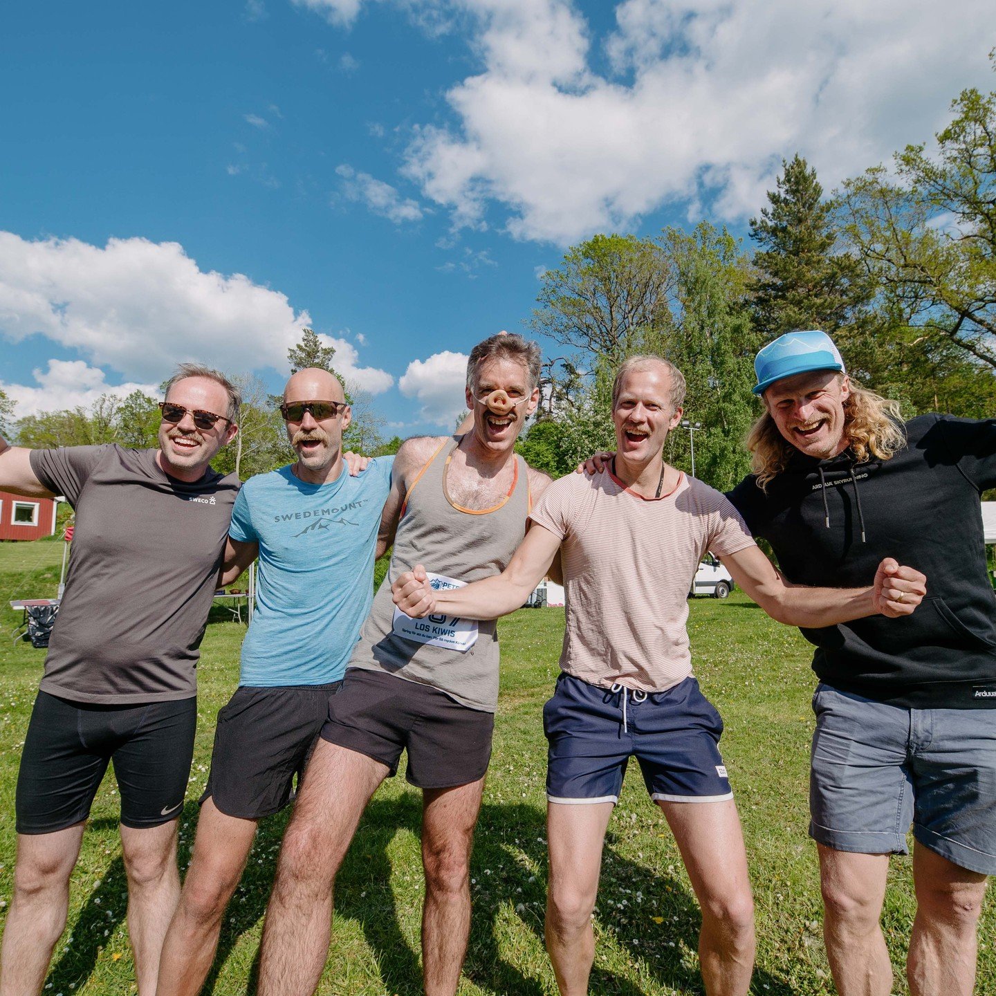 Do you want to know the secrete why Los Kiwis won the relay? And what does he has on his nose and why??!! Listen to the interview with these funny guys on our Youtube channel. Link in Bio.

Los Kiwis manage to reach the finish line in 4h 19 min, the 