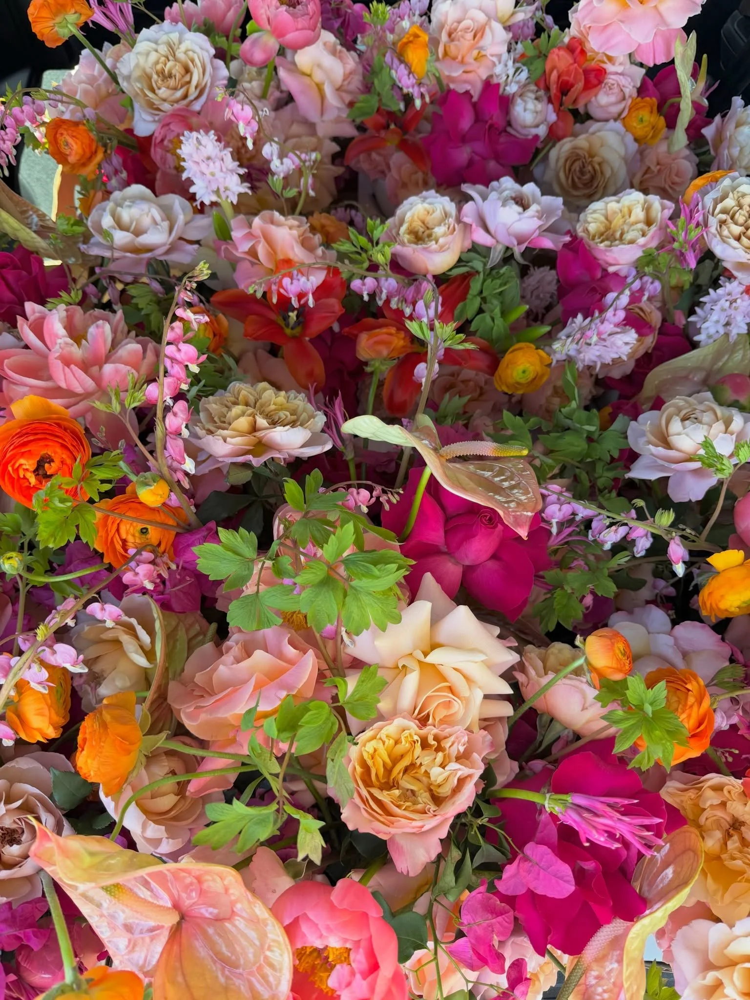 it was a windy day to be a florist ~
the bougainvillea + bleeding hearts combo were everything for Karen + Jesus wedding 💞