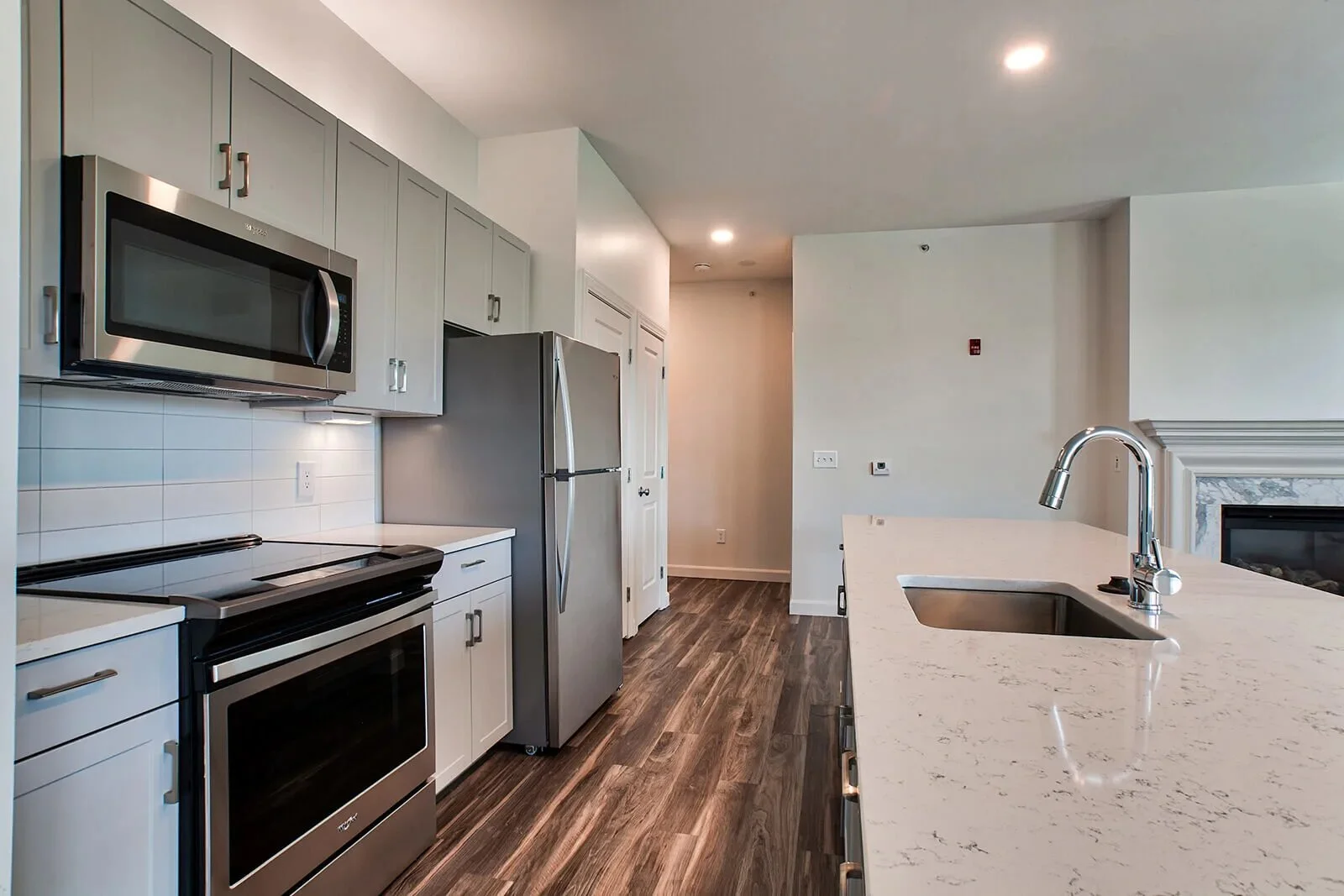 2modelhomes_p18_oakgrove (1).jpg