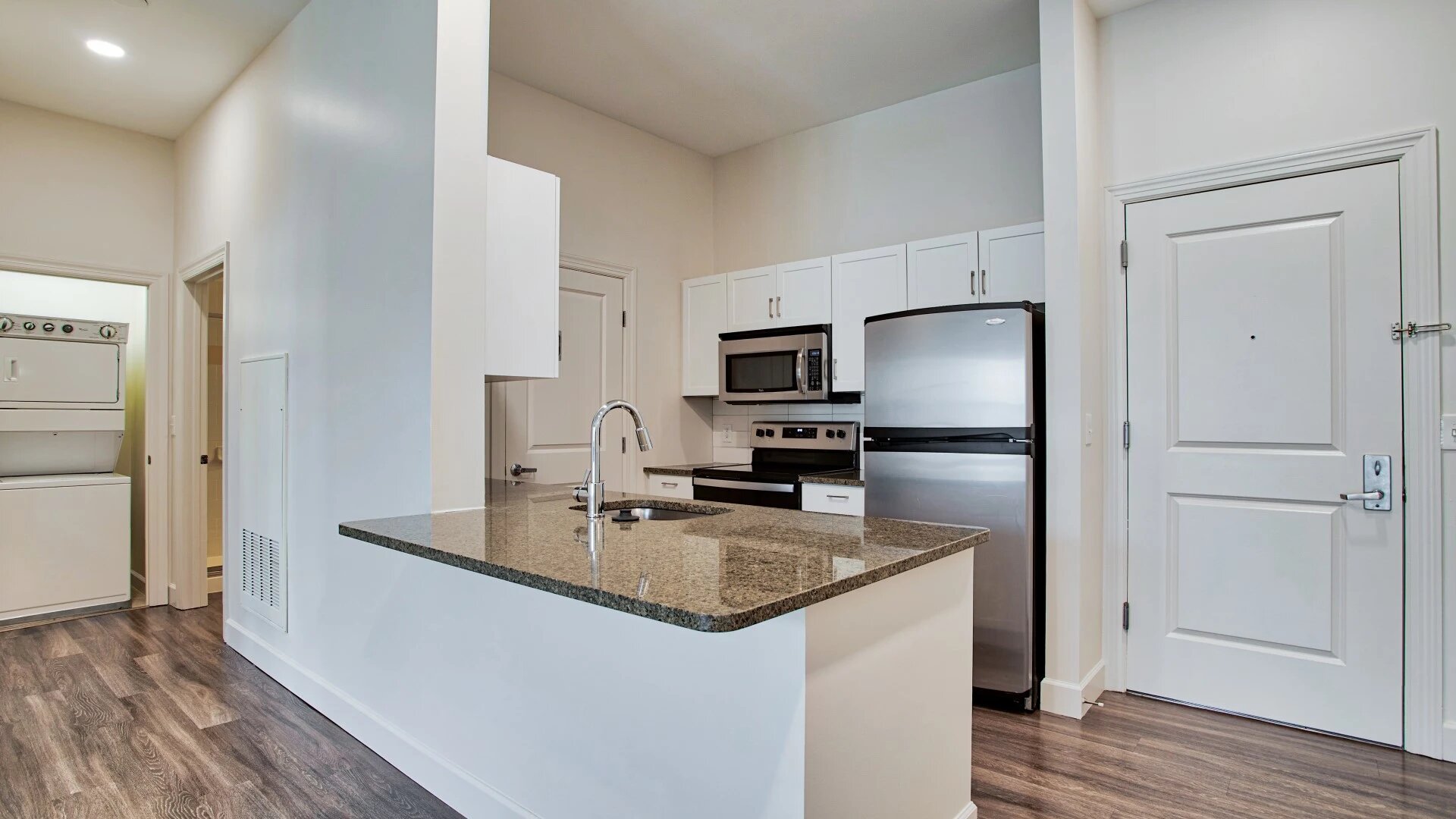 windsoratoakgrove_int_kitchen_12islandhillave_ii-9983775_pho-20.jpg