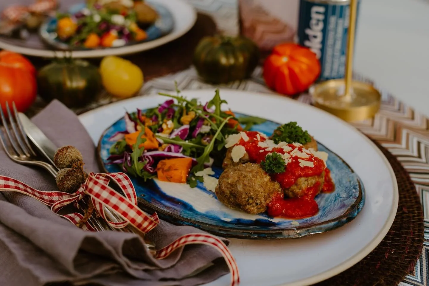 The heart of your stay 💛
Stories, laughter, music, and your people around the dining table.
Room service from @villagekitchen_matakana comes with a thoughtfully styled table &mdash; just relax and enjoy.
📷Dining table moments from Matakana Boutique