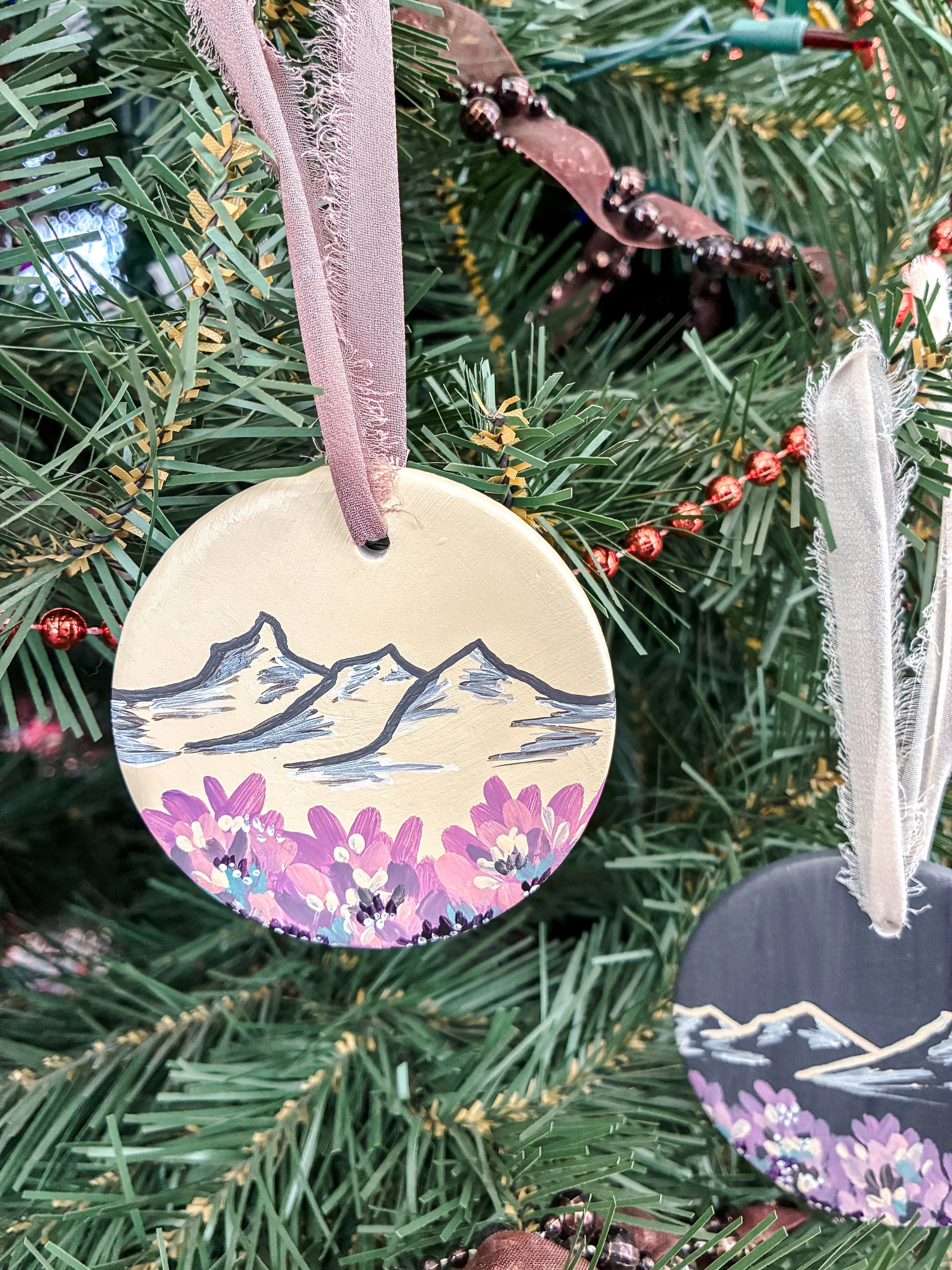 | Cream 3 |  2025 Heirloom Ornament