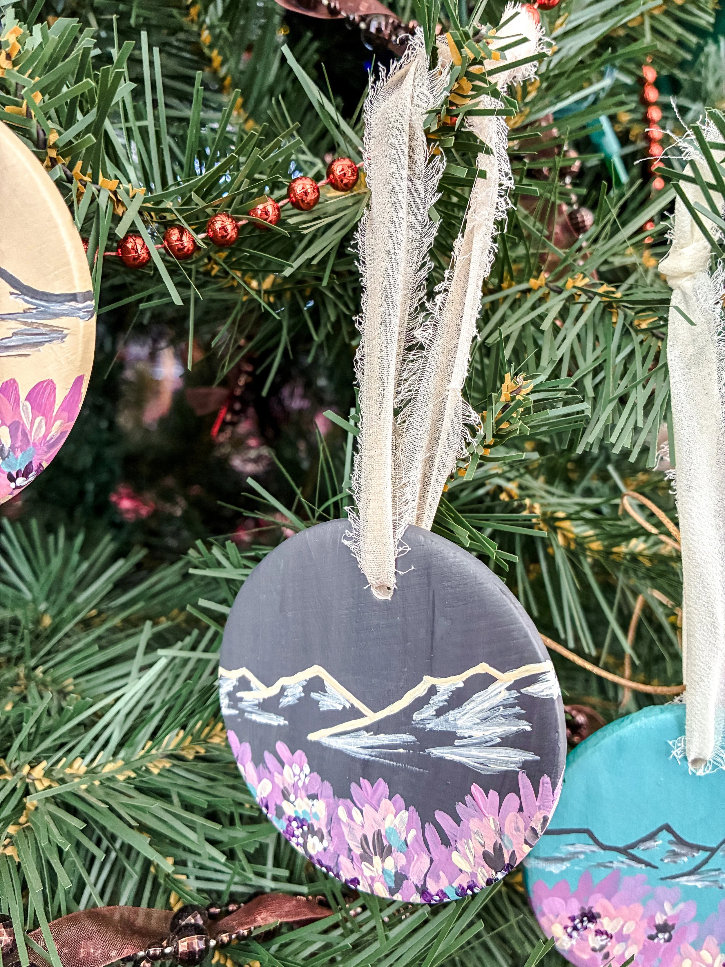 | Gray 3 |  2025 Heirloom Ornament