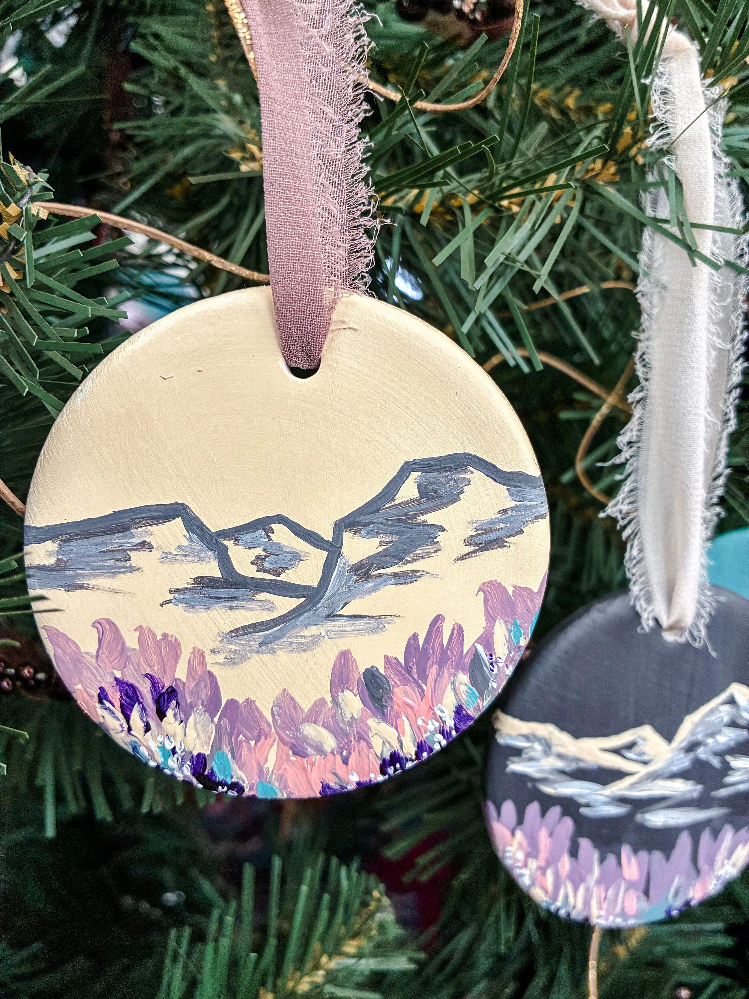 | Cream 1 |  2025 Heirloom Ornament