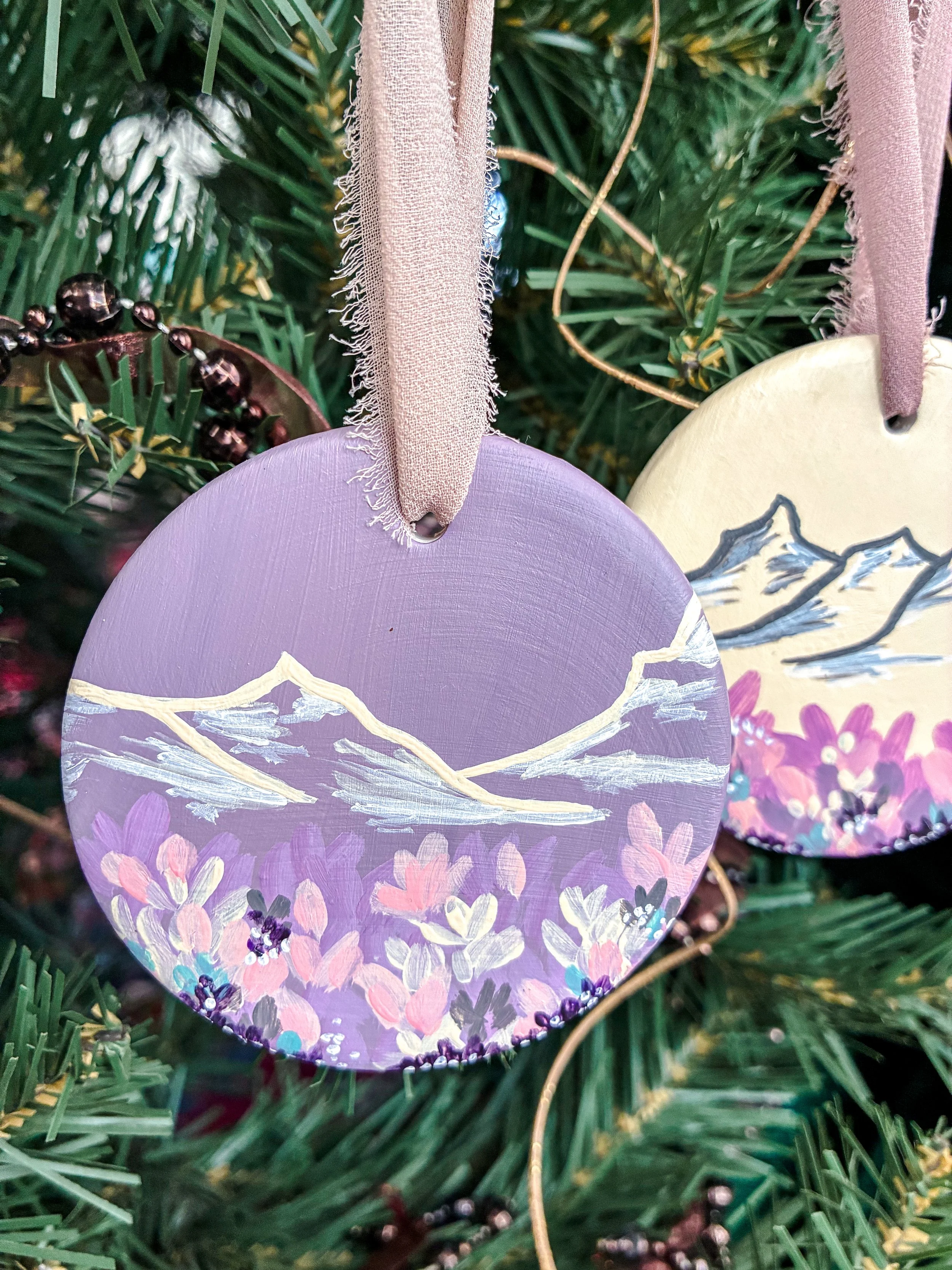 | Mauve 3 |  2025 Heirloom Ornament