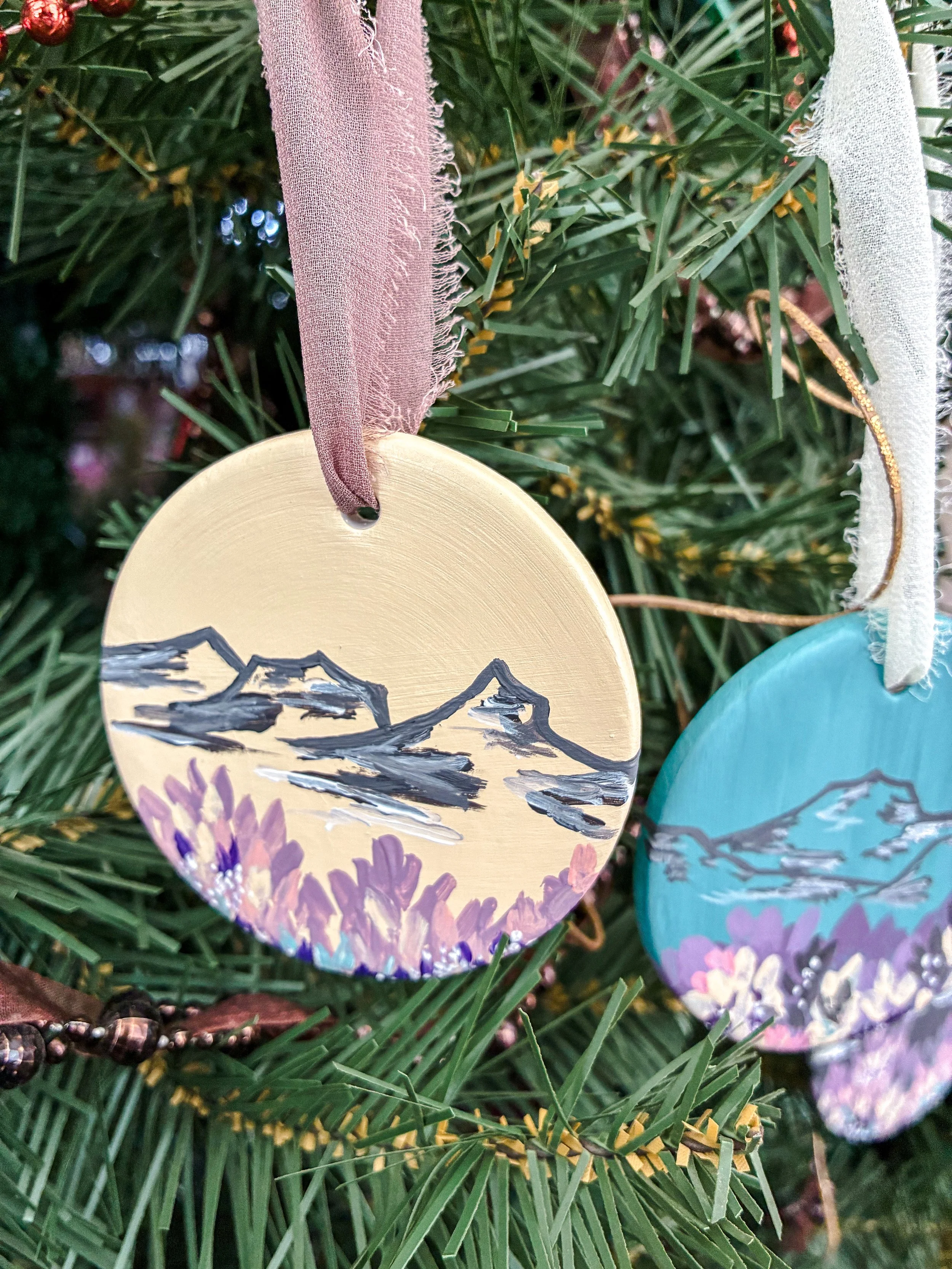 | Cream 2 |  2025 Heirloom Ornament