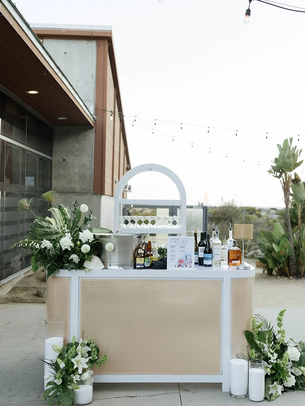 Cocktail hour vibes: island life meets under the sea, guests understood the assignment. Please note the starfish are not paid actors. (Also&hellip;the last pic 💯)

Venue: @ocean_institute_events&nbsp;@ocean_institute&nbsp;
Planning: @ilanarubinevent