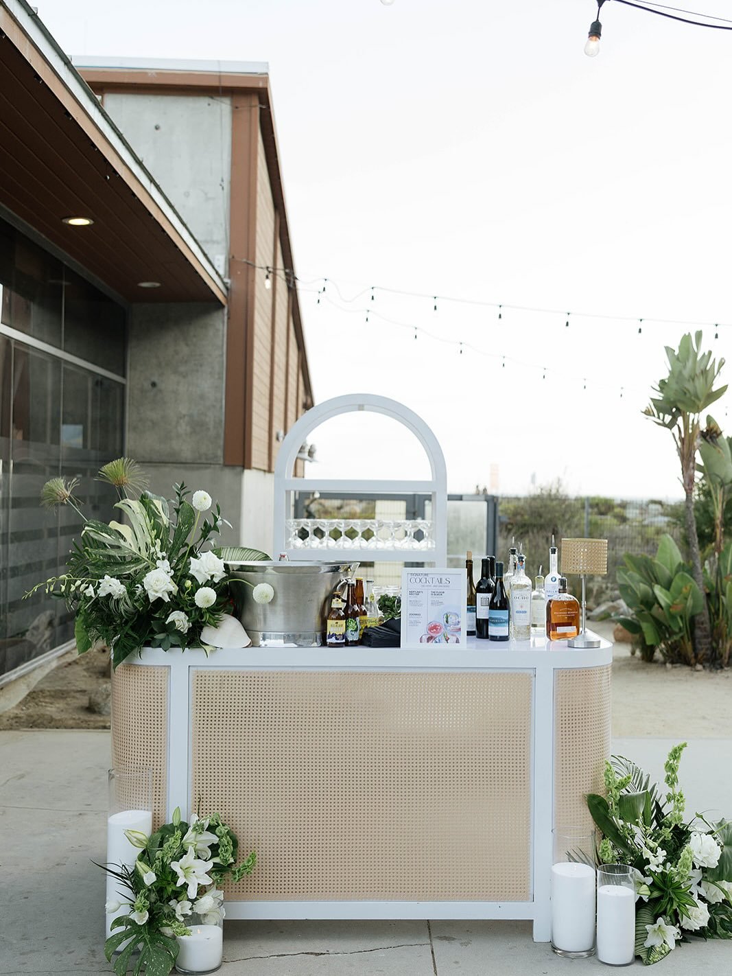 Cocktail hour vibes: island life meets under the sea, guests understood the assignment. Please note the starfish are not paid actors. (Also&hellip;the last pic 💯)

Venue: @ocean_institute_events&nbsp;@ocean_institute&nbsp;
Planning: @ilanarubinevent