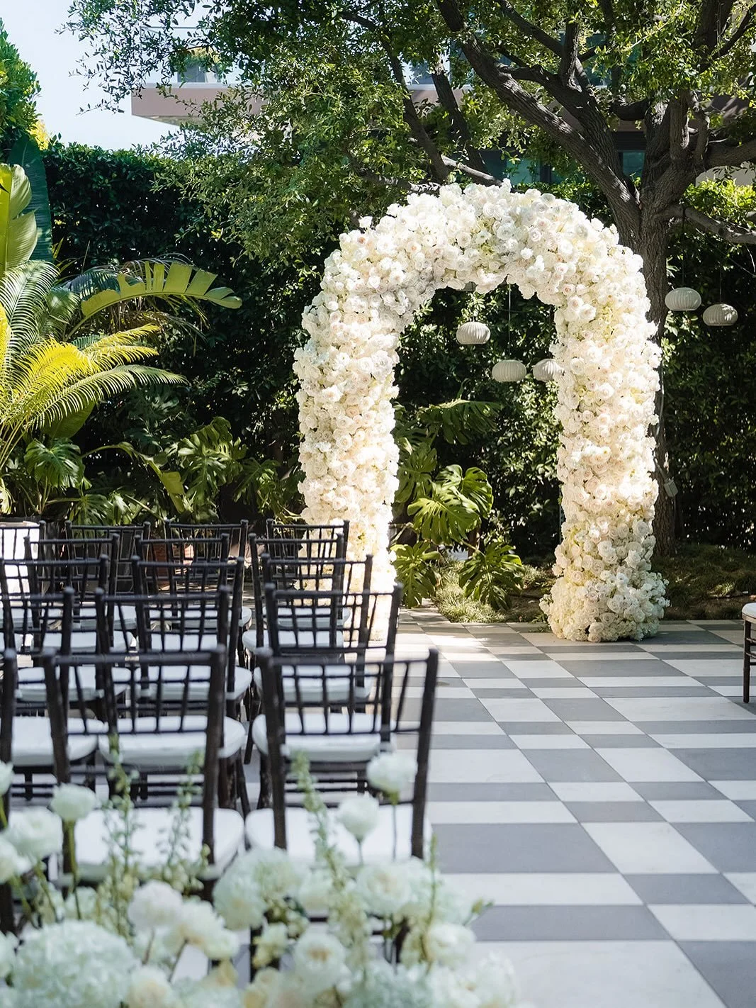 Sometimes, you just can&rsquo;t beat a classic all-white wedding. Kelsee &amp; Matt tied the knot on the Fourth of July with 46 of their closest people by their side. I absolutely love an intimate celebration and when the couple happens to be two of 