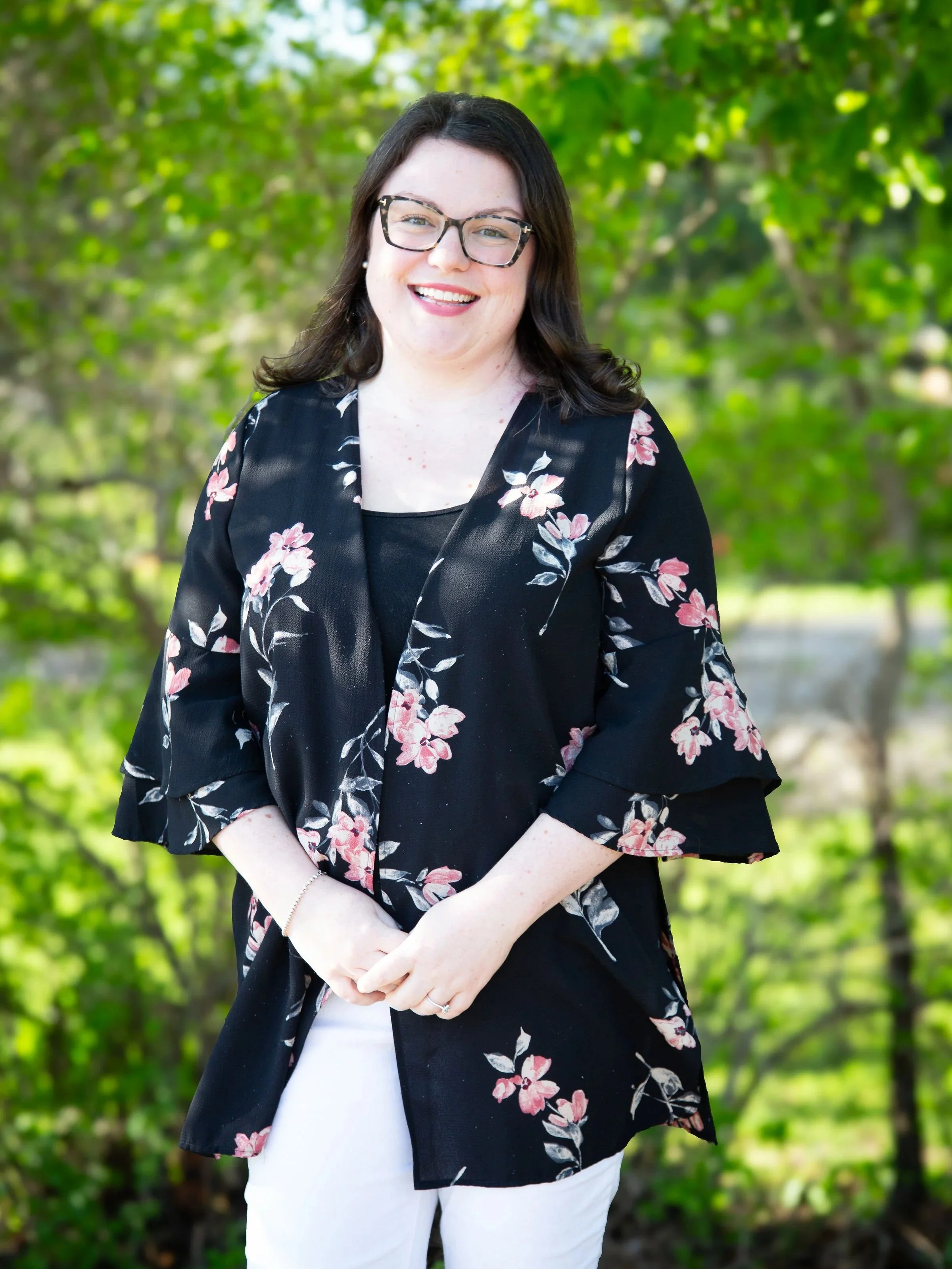 Headshot of Erin Van Patter, a compassionate social worker specializing in psychotherapy. Erin's warm and professional demeanor is reflected in her portrait, embodying the expertise and care she brings to support individuals.