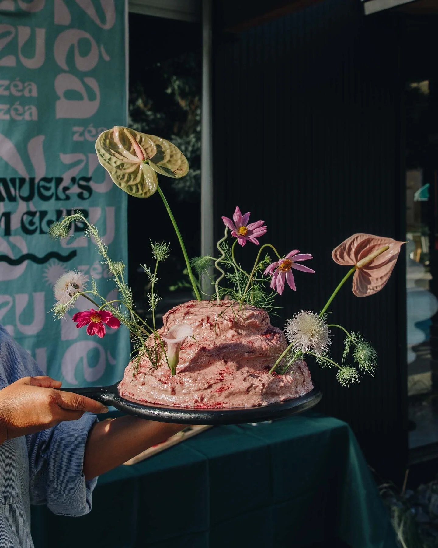 Who said summer&rsquo;s over? We&rsquo;re checking into this Motel Swim Club party and never checking out. ☀️

We got to help celebrate the first birthday of beautiful baby Z&eacute;a - the daughter of the creative genius herself @candida. She had ev
