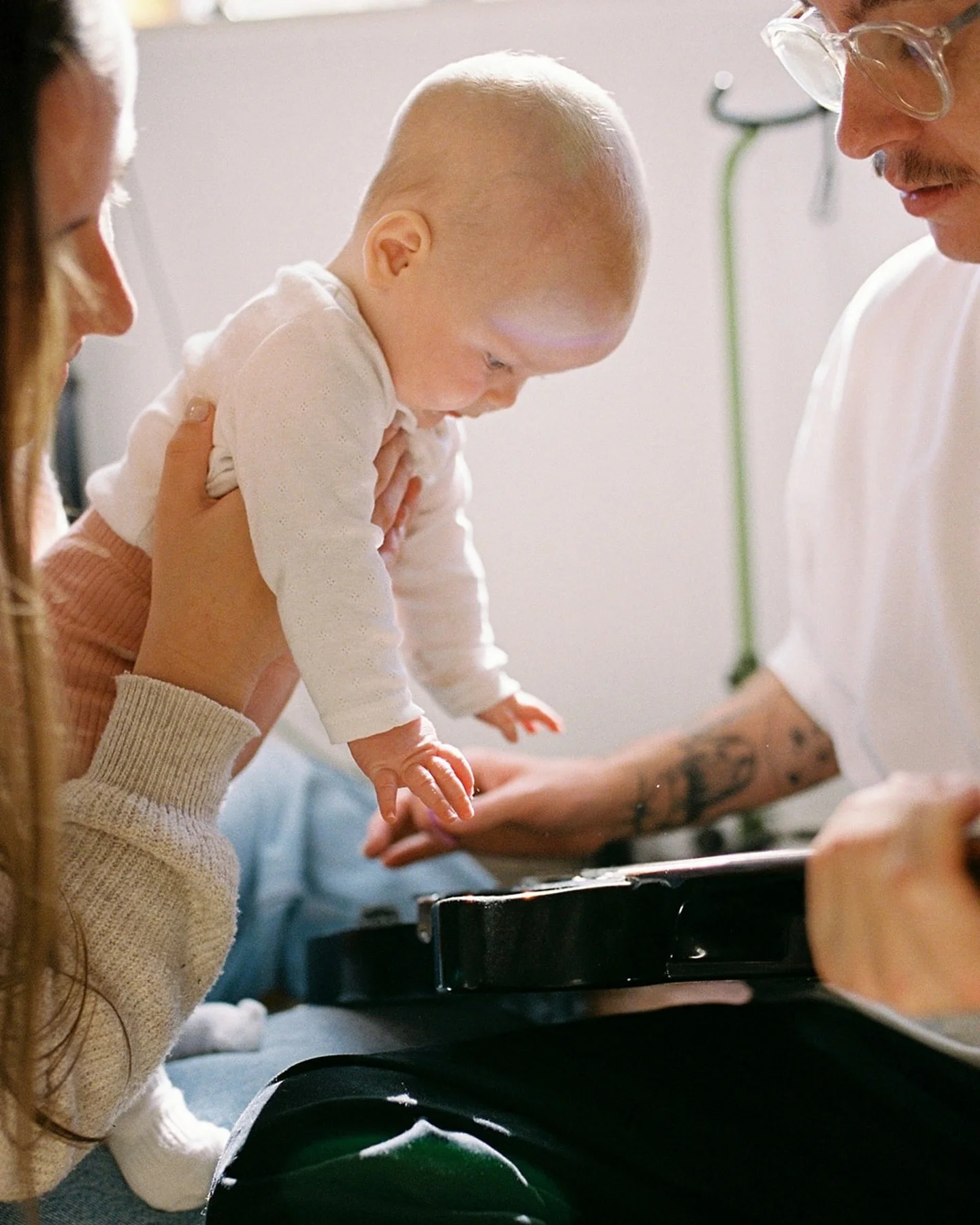 A slow morning at home with these four❤️
All shot on film🎞️ #familiesonfilm