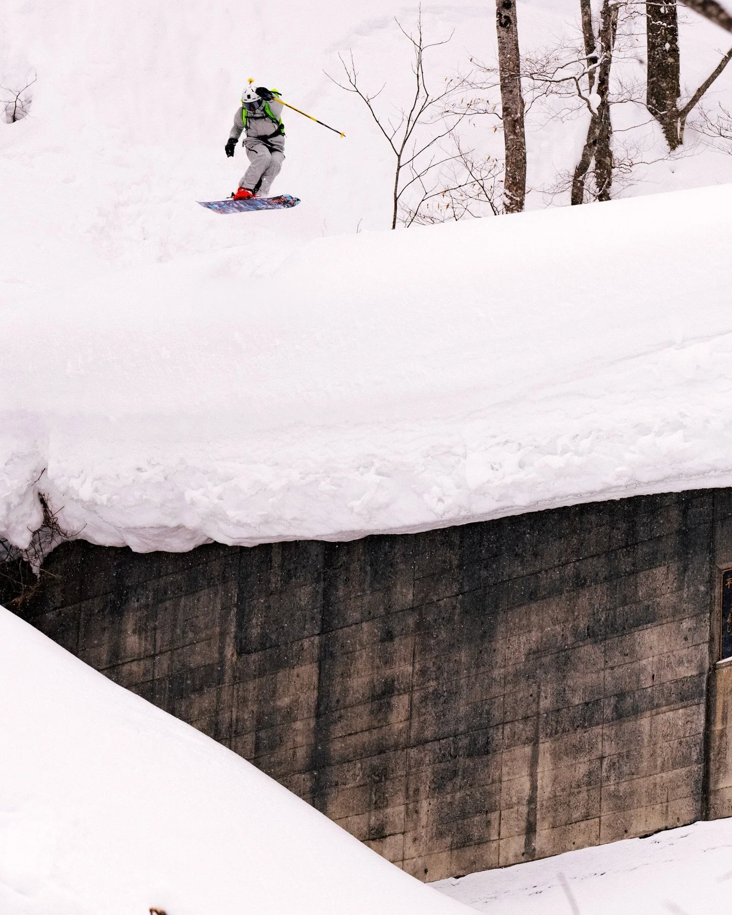 Hakuba. Situ&eacute;e &agrave; plus de 35 heures de voyage de chez moi, c&rsquo;est l&rsquo;endroit le plus incroyable au monde o&ugrave; j&rsquo;ai ski&eacute;. Une immensit&eacute; blanche, plus de 4 m&egrave;tres de neige en cumul&eacute;. L&agrav