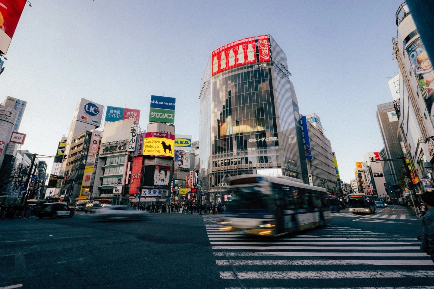 Premi&egrave;res images de Tokyo ! Une claque culturelle et visuelle ! 
On a pass&eacute; seulement 20h sur place mais ce fut tellement riche ! Il y a tellement de choses &agrave; explorer. J&rsquo;ai h&acirc;te d&rsquo;y retourner ✌🏽🇯🇵