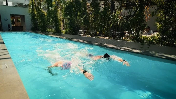 &Agrave; d&eacute;faut de savoir nager comme Manon, j&rsquo;ai tent&eacute; la natation synchronis&eacute;e pour que ce soit joli &agrave; l&rsquo;image 🦈🥰

#natation #triathlon